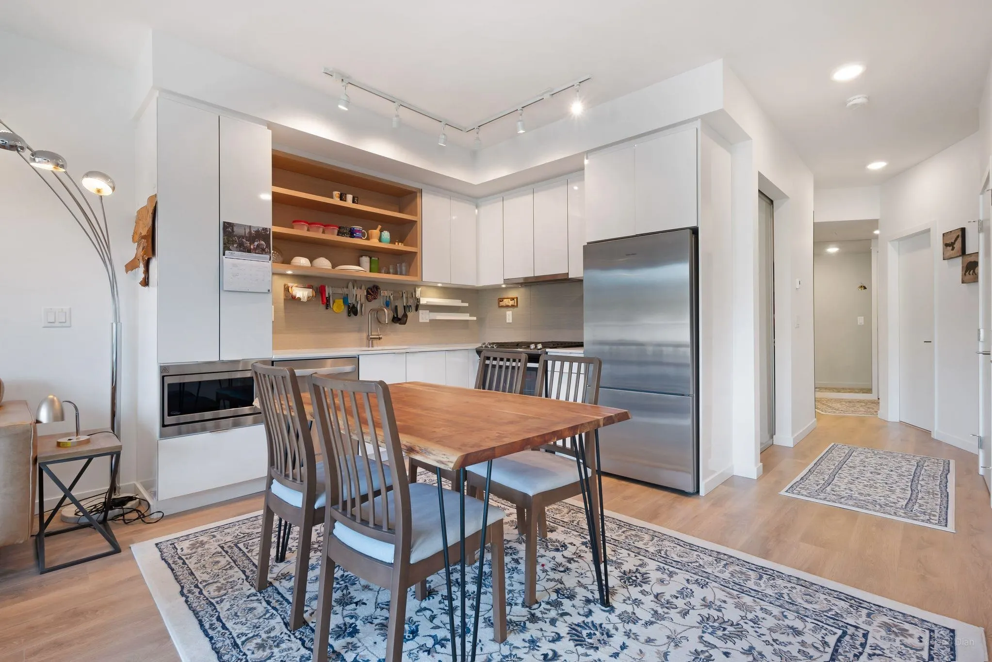 520 725 Marine Drive