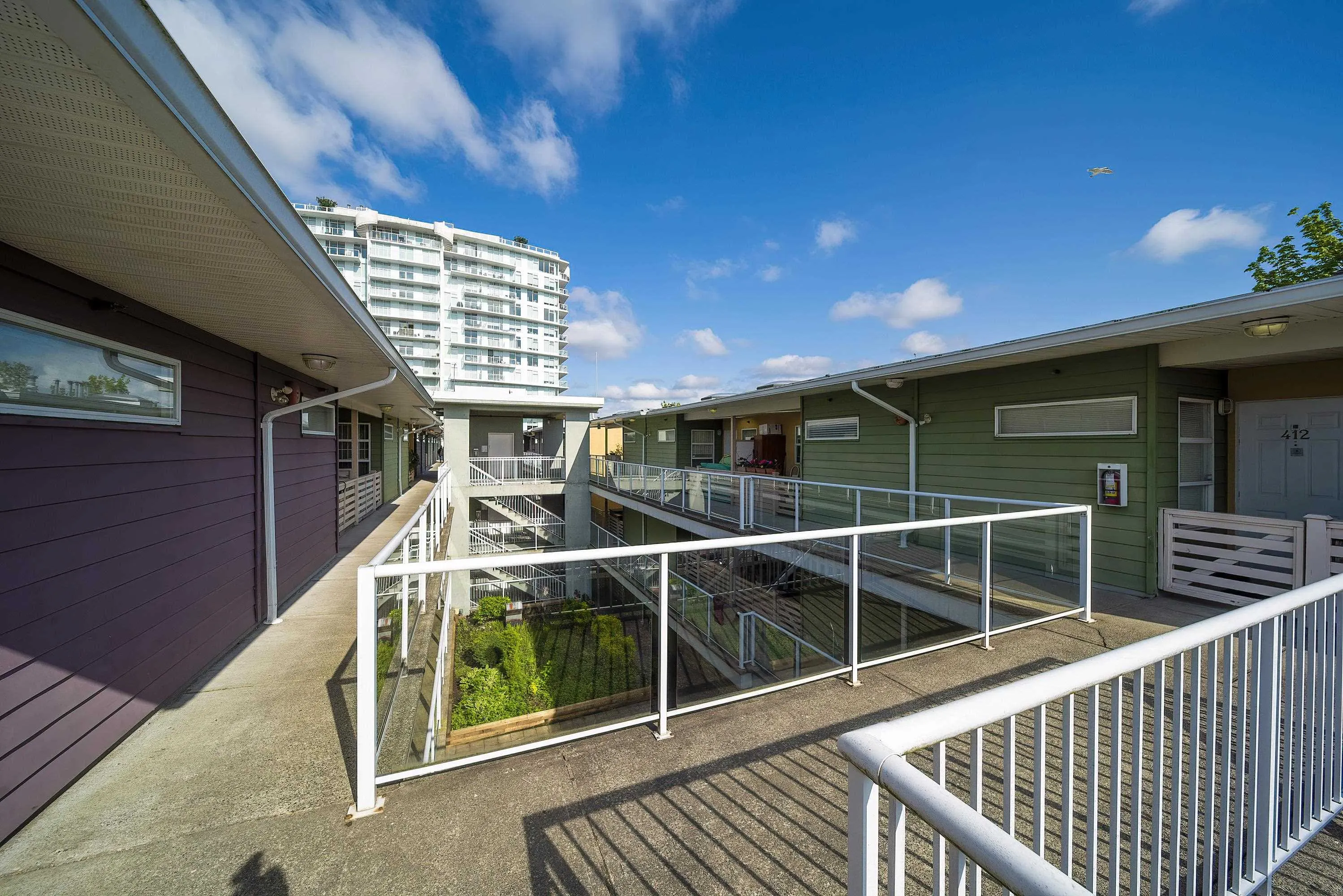 416 2238 Kingsway