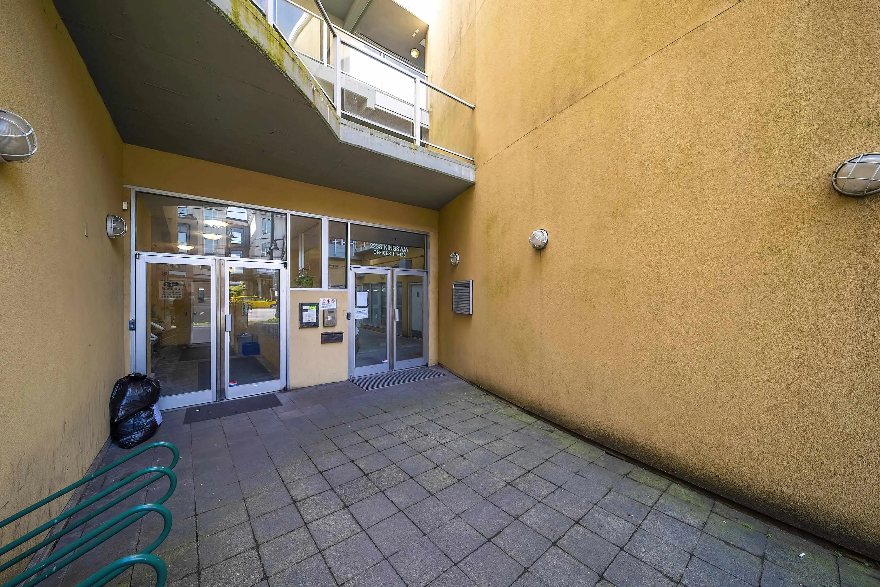 416 2238 Kingsway