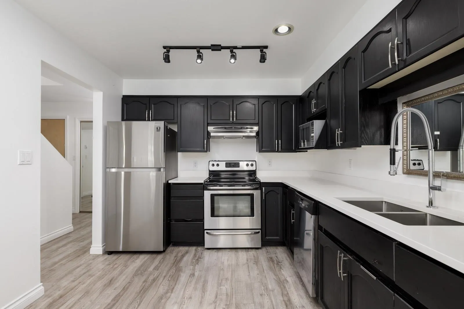 402B 1210 Quayside Drive