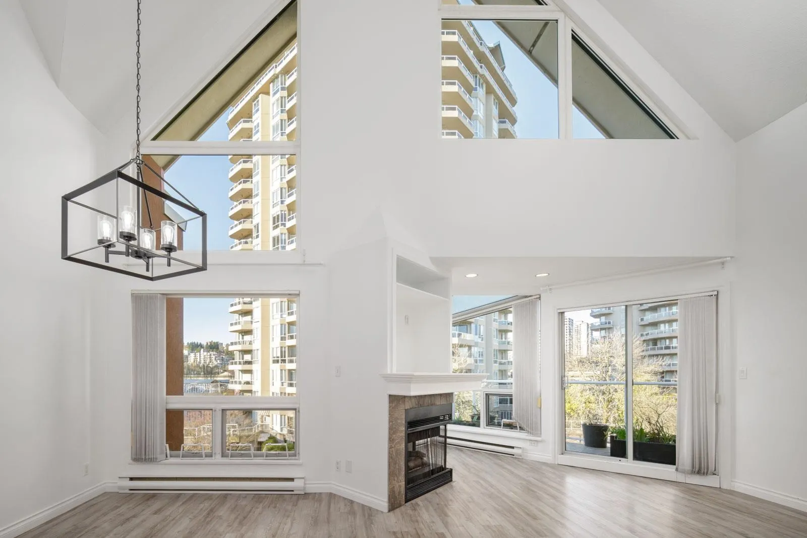 402B 1210 Quayside Drive