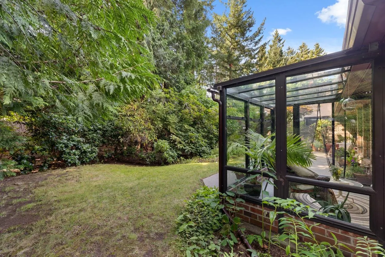 11 1725 Southmere Crescent