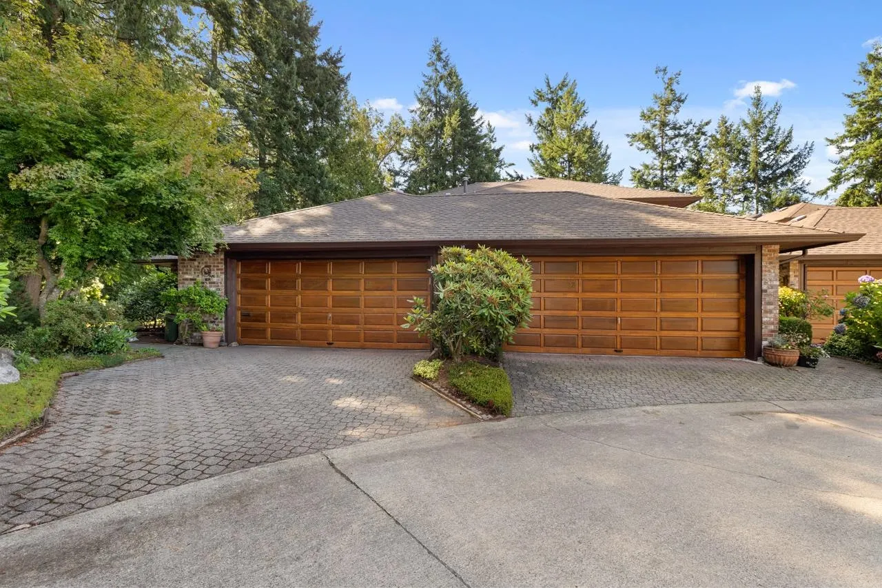 11 1725 Southmere Crescent
