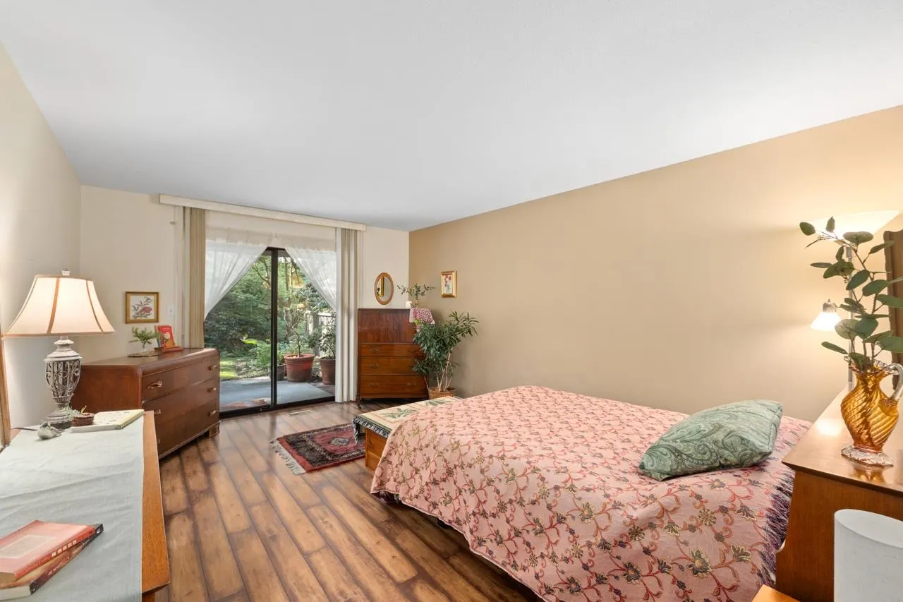 11 1725 Southmere Crescent