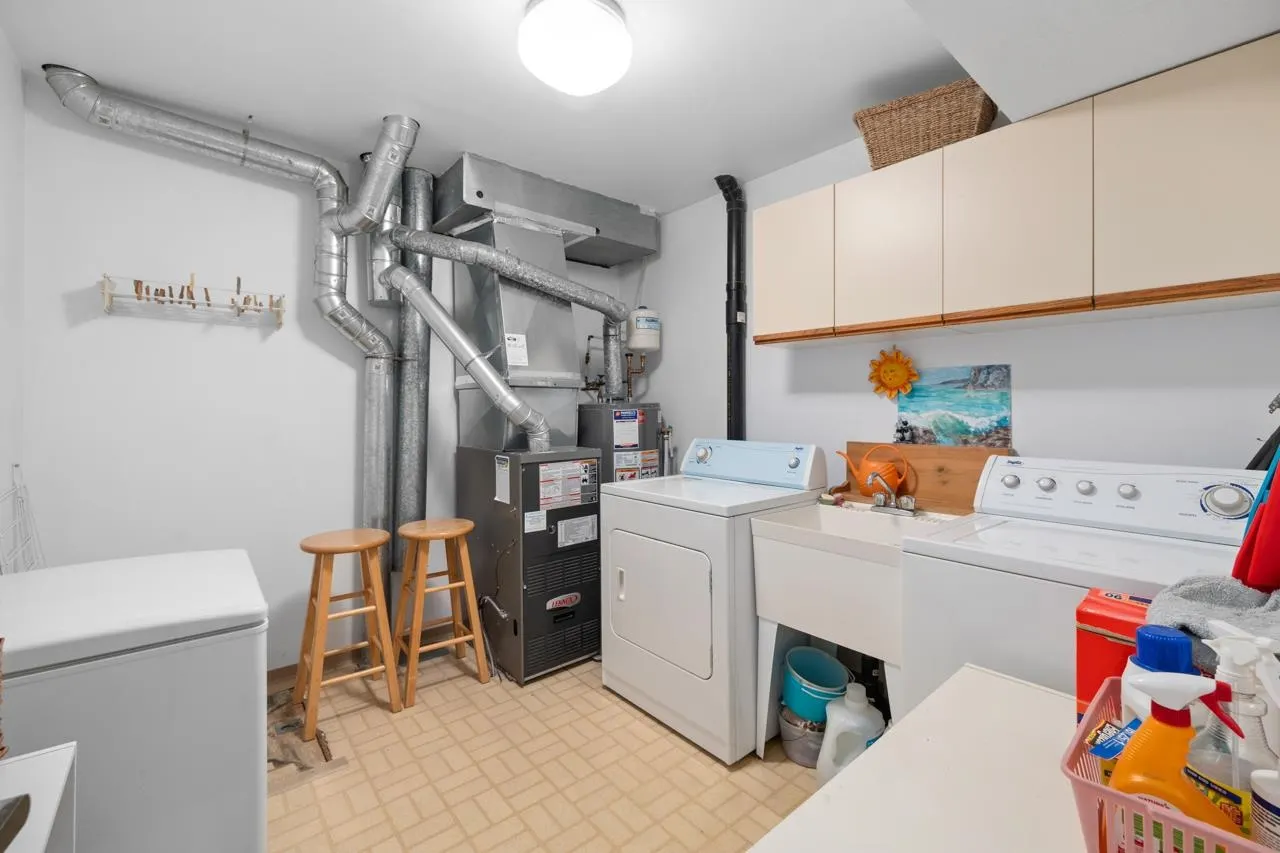11 1725 Southmere Crescent