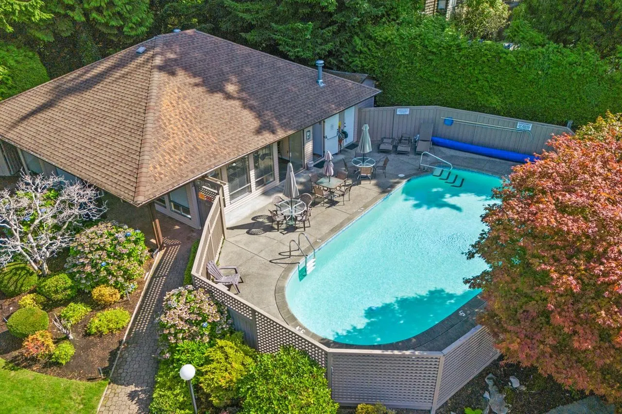 11 1725 Southmere Crescent