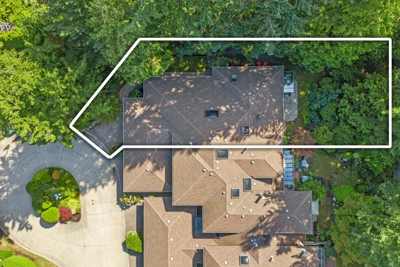 11 1725 Southmere Crescent