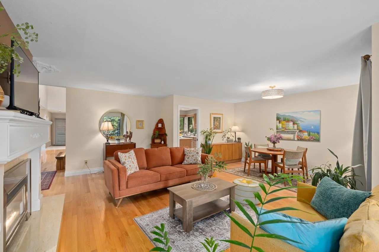 11 1725 Southmere Crescent