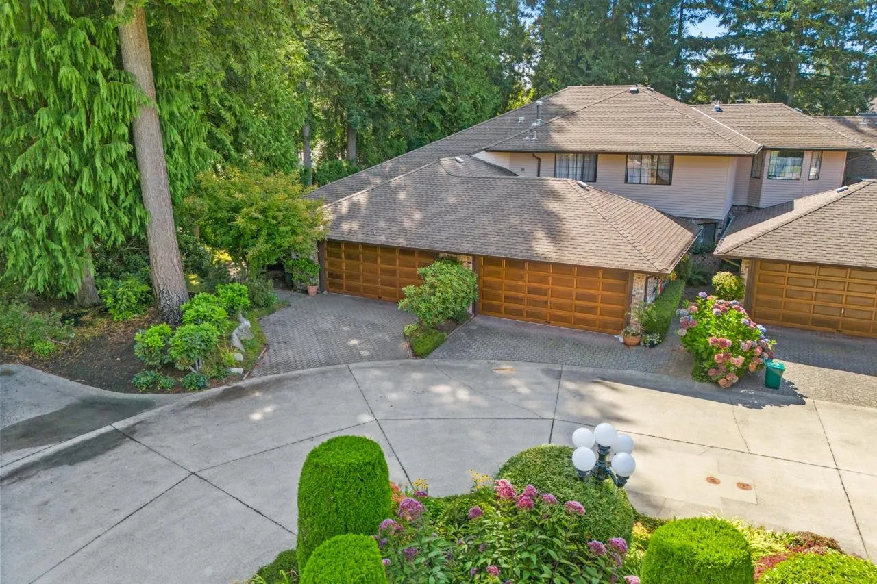 11 1725 Southmere Crescent