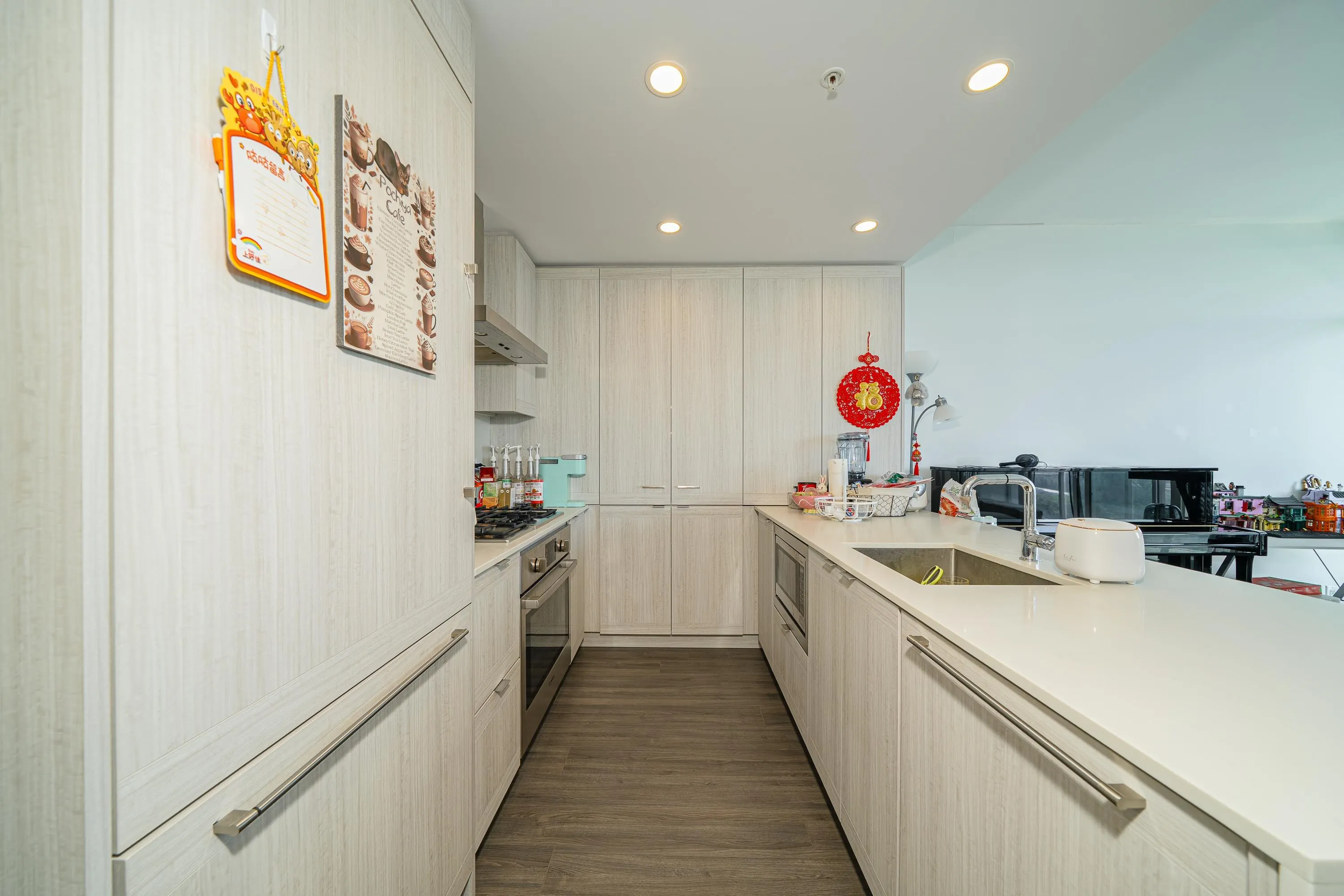 1702 2311 Beta Avenue