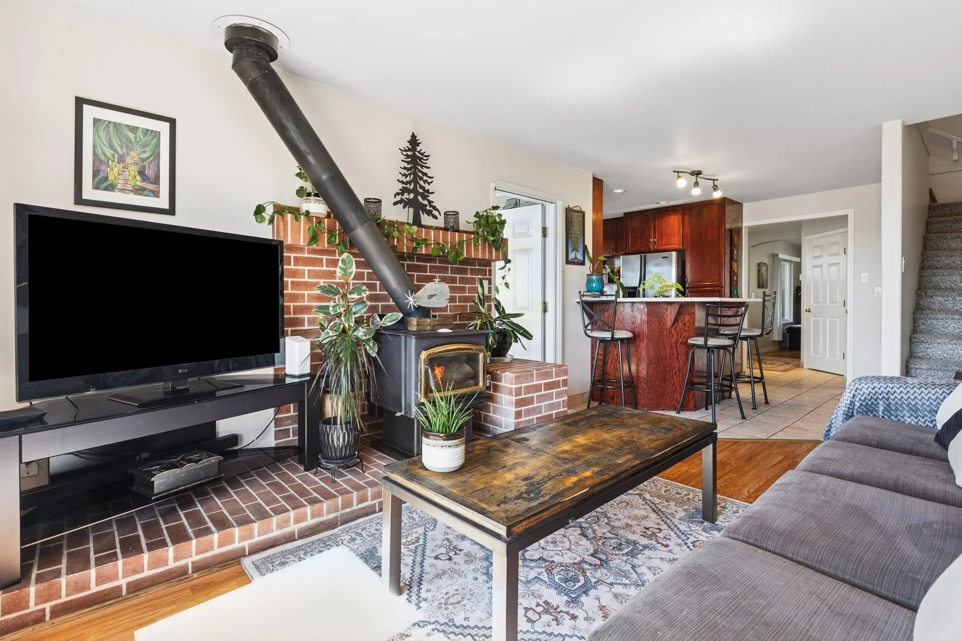 407 E 1st Street