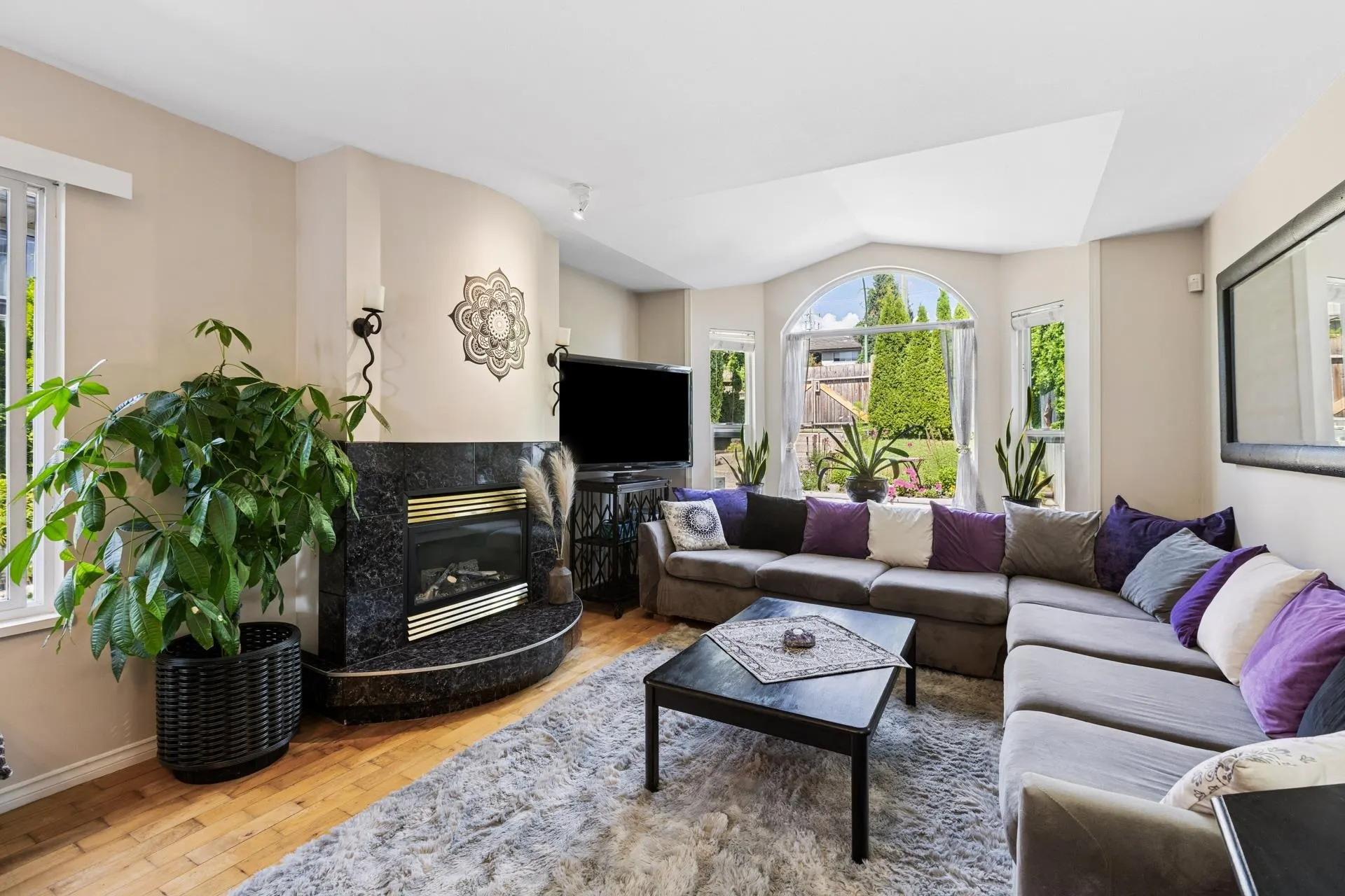 407 E 1st Street