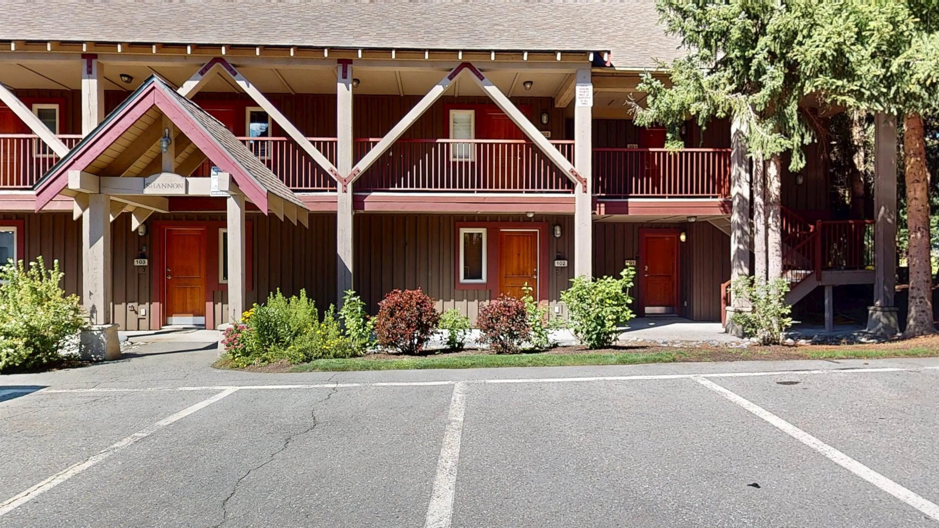 101 3070 Hillcrest Drive