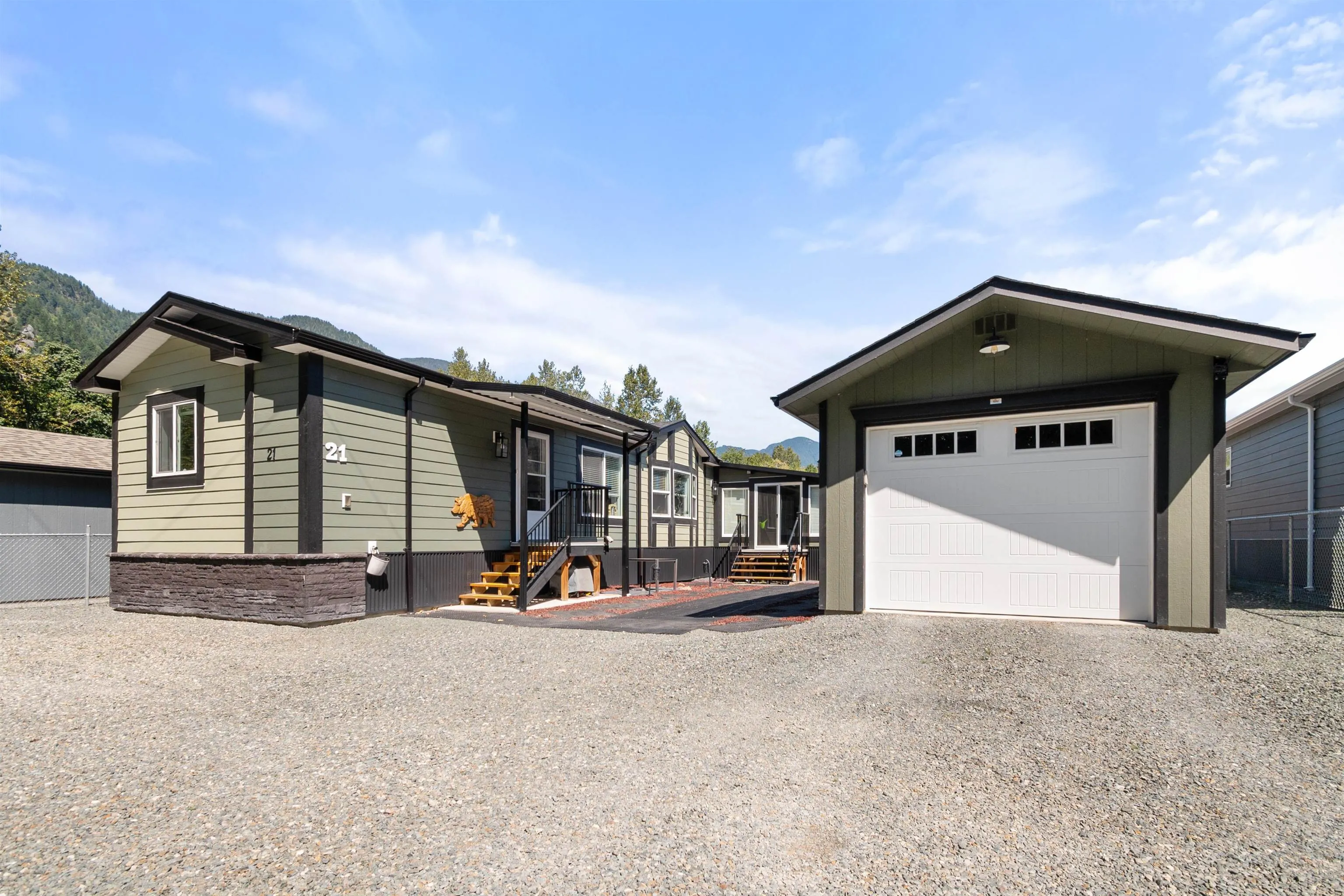 21 59060 Lougheed Highway