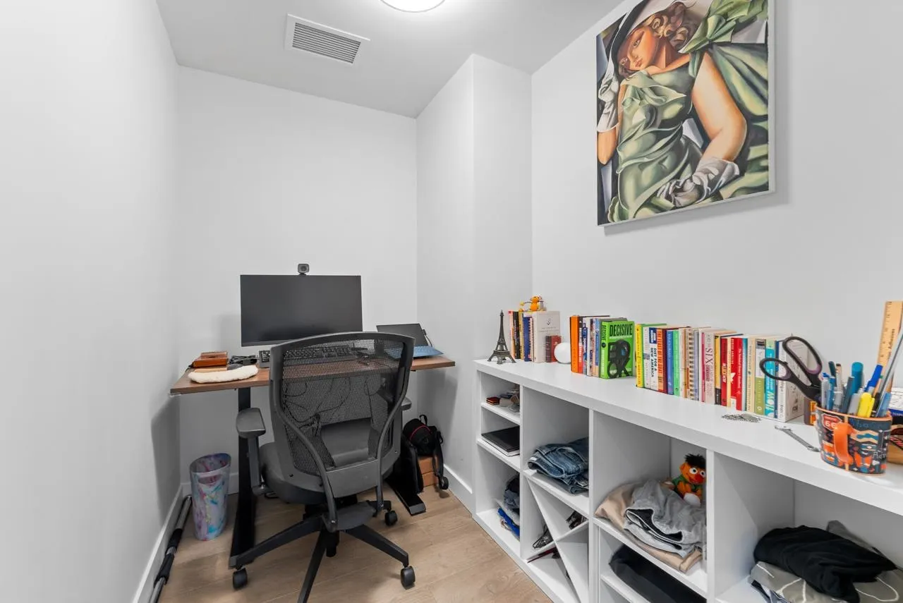 1902 5608 Berton Avenue