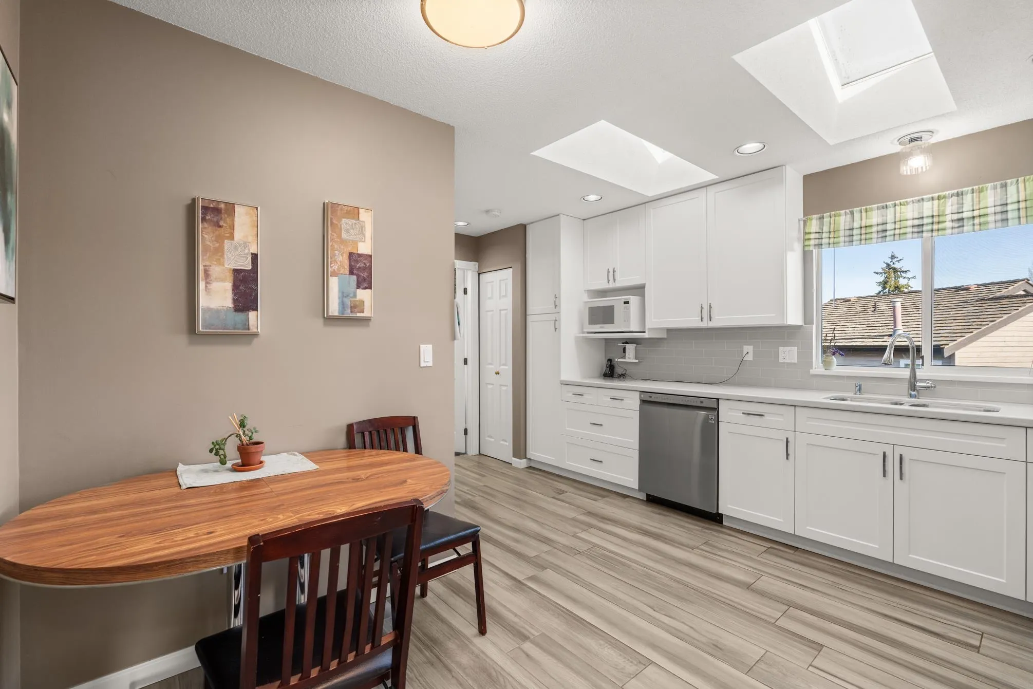 1480 View Crescent