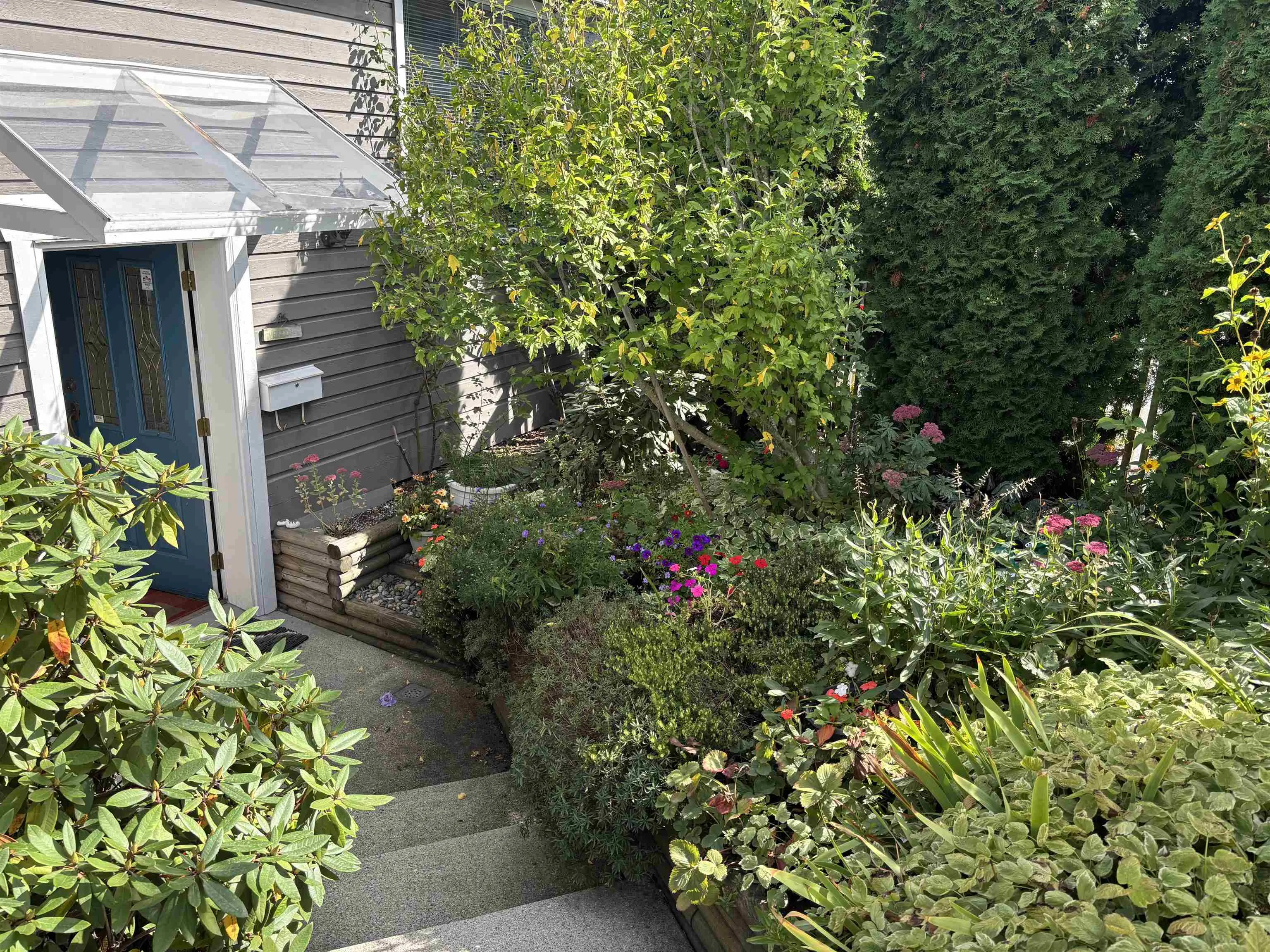 1480 View Crescent