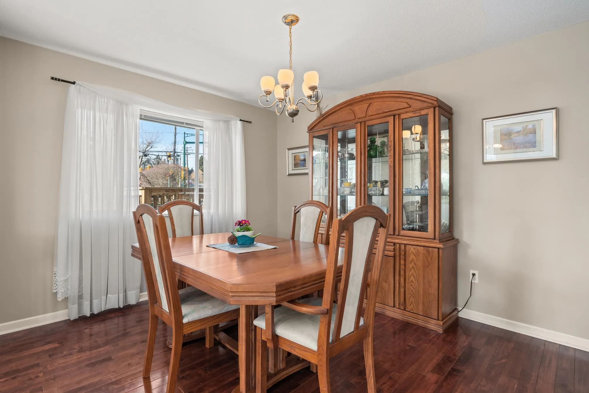 1480 View Crescent