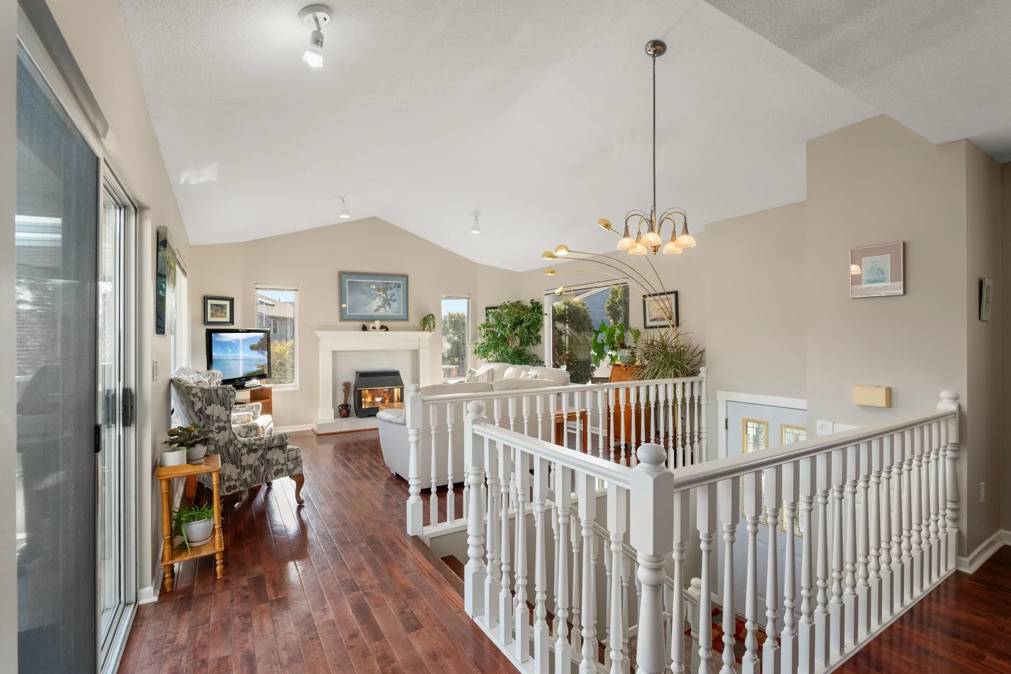 1480 View Crescent