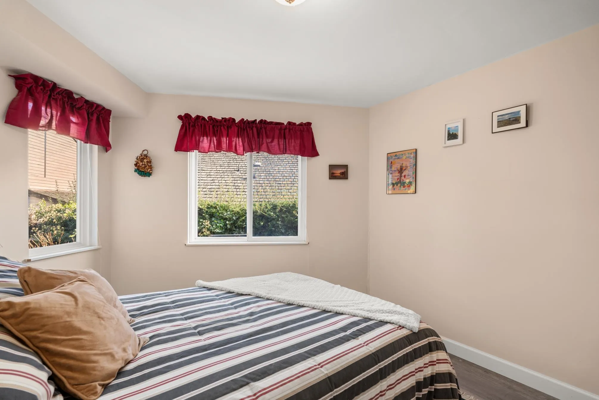 1480 View Crescent