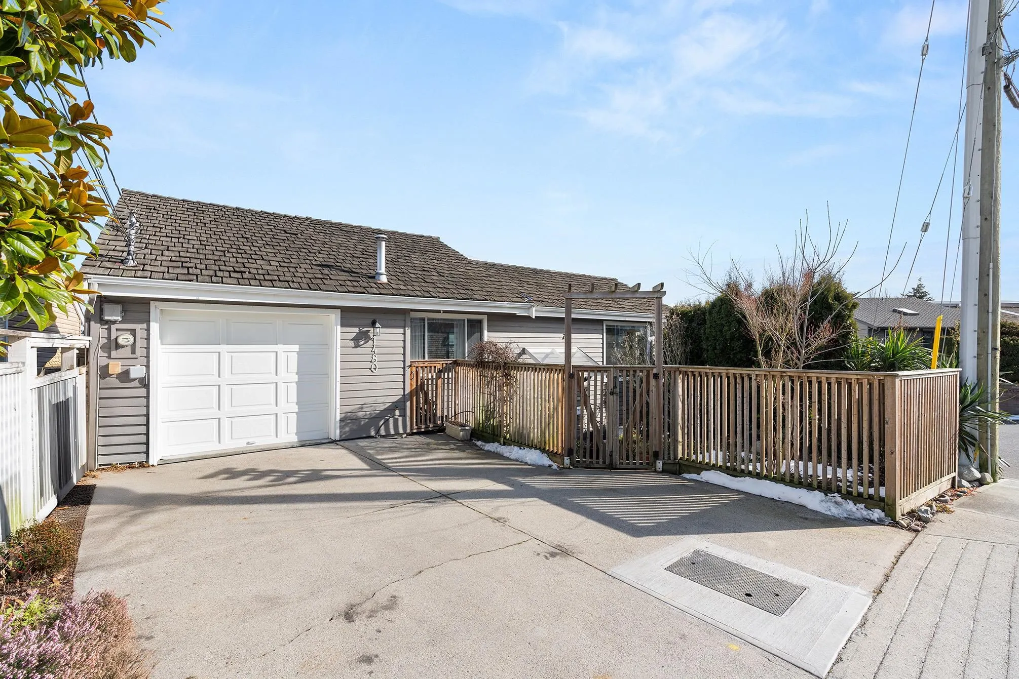 1480 View Crescent