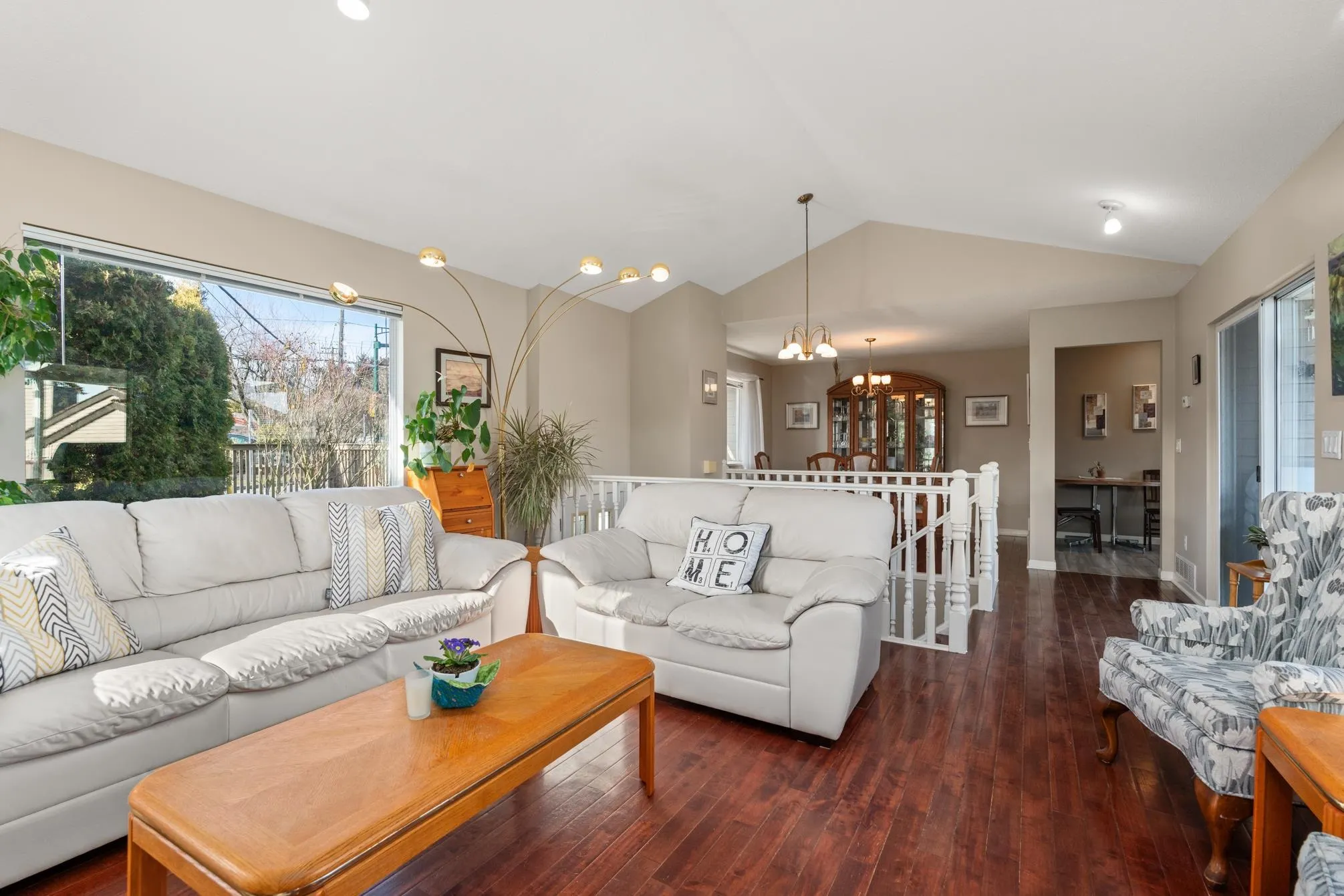 1480 View Crescent
