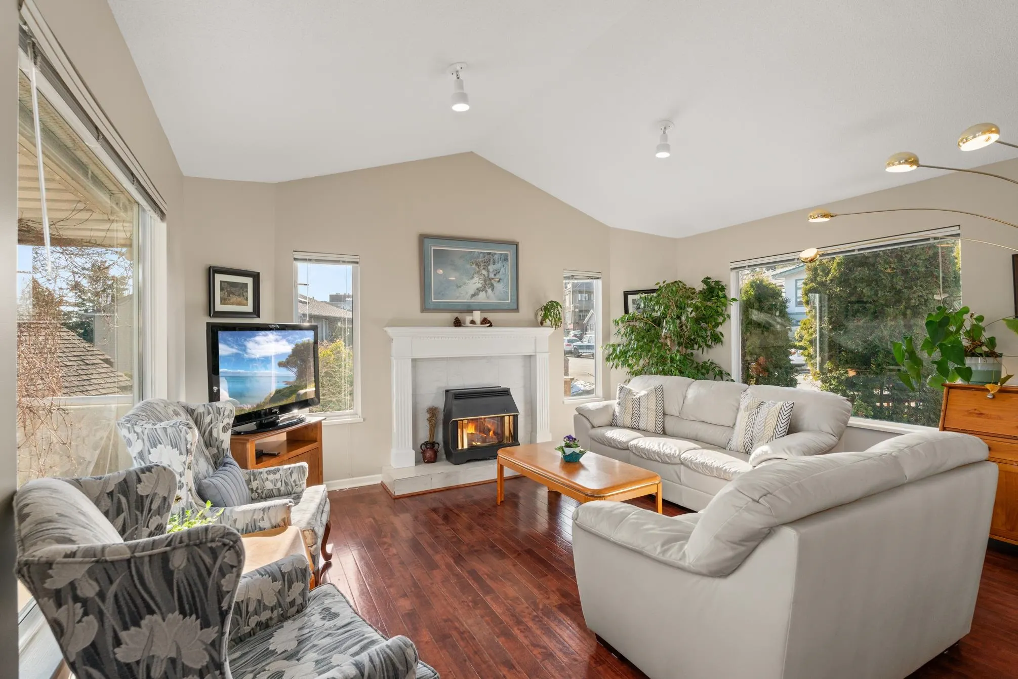 1480 View Crescent