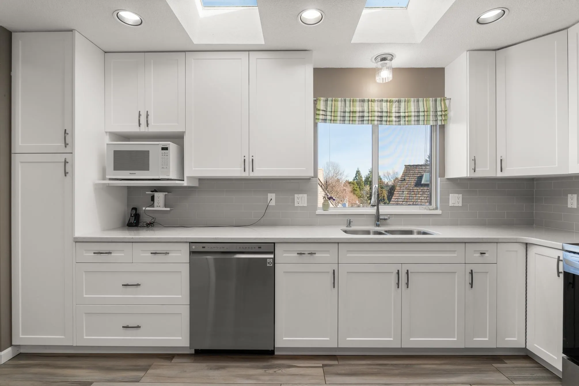 1480 View Crescent