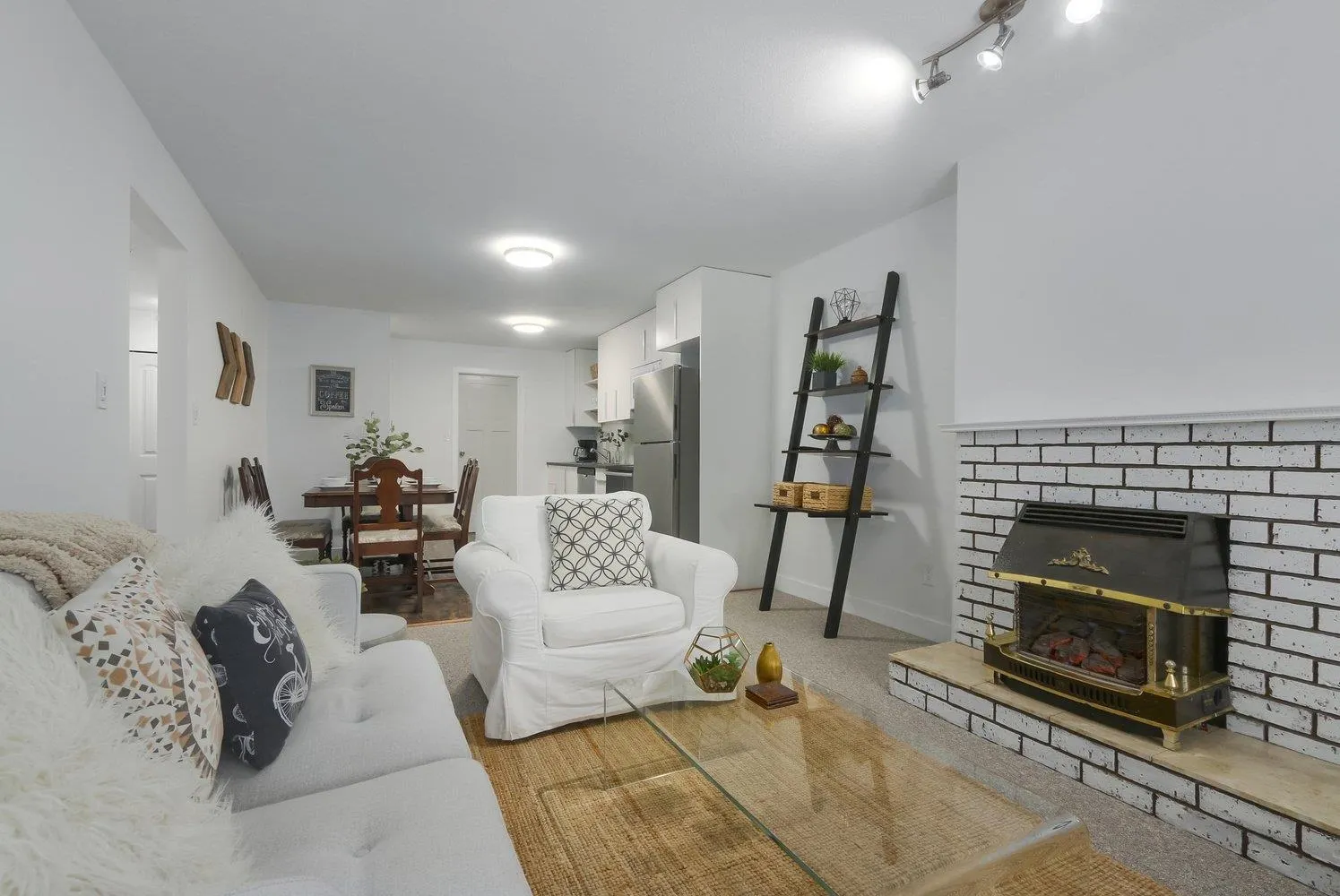 Unit B 1828 King George Blvd