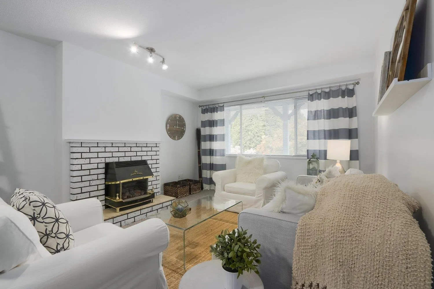 Unit B 1828 King George Blvd