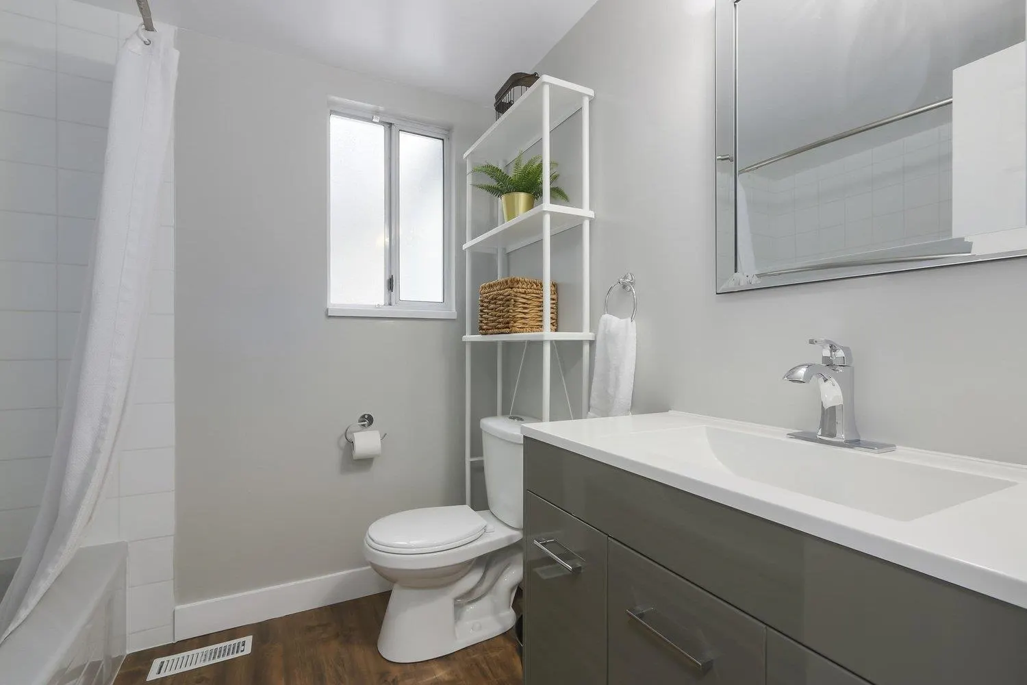 Unit B 1828 King George Blvd