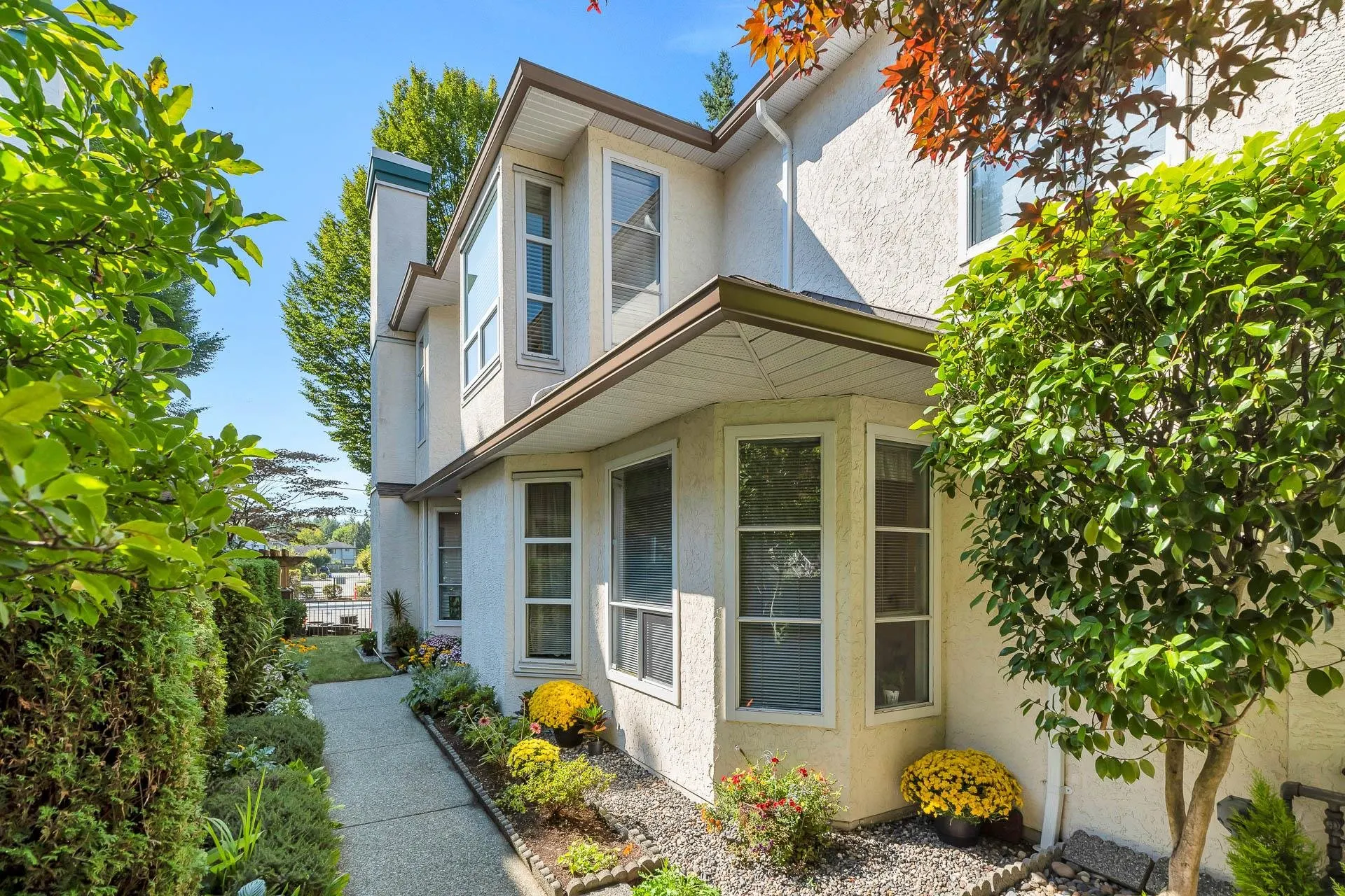 25 10038 150 Street