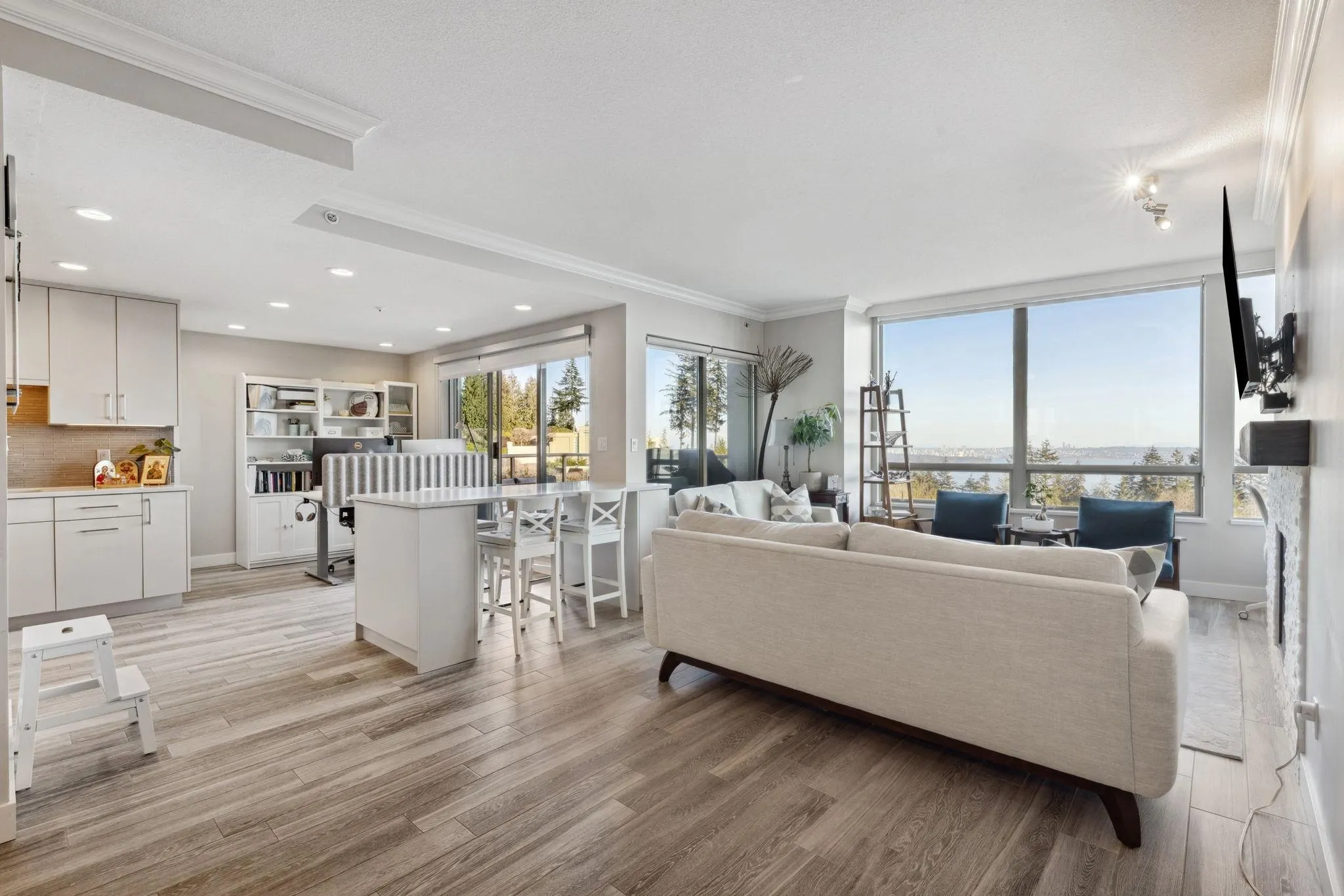 302 3131 Deer Ridge Drive