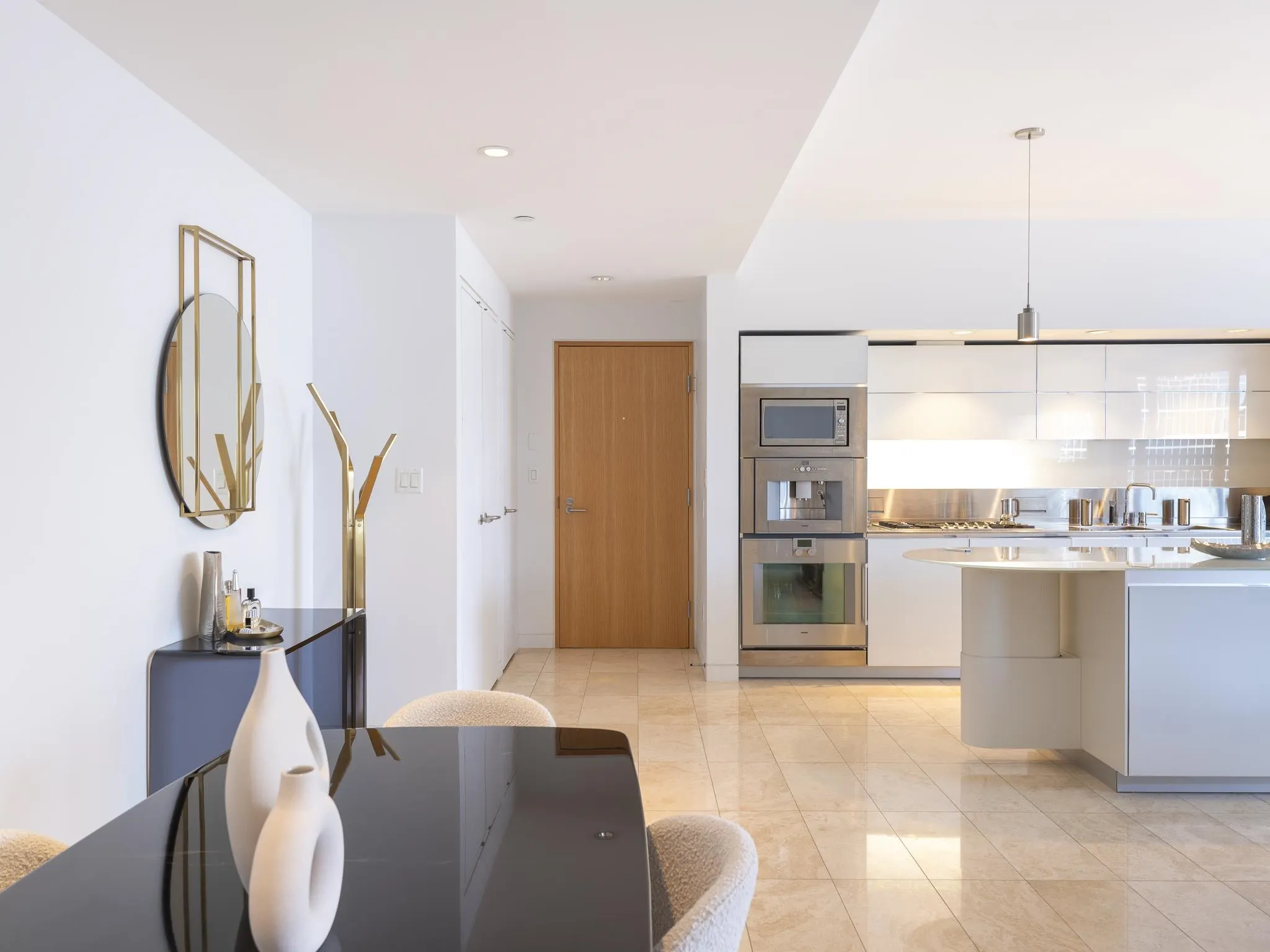 2106 838 W Hastings Street