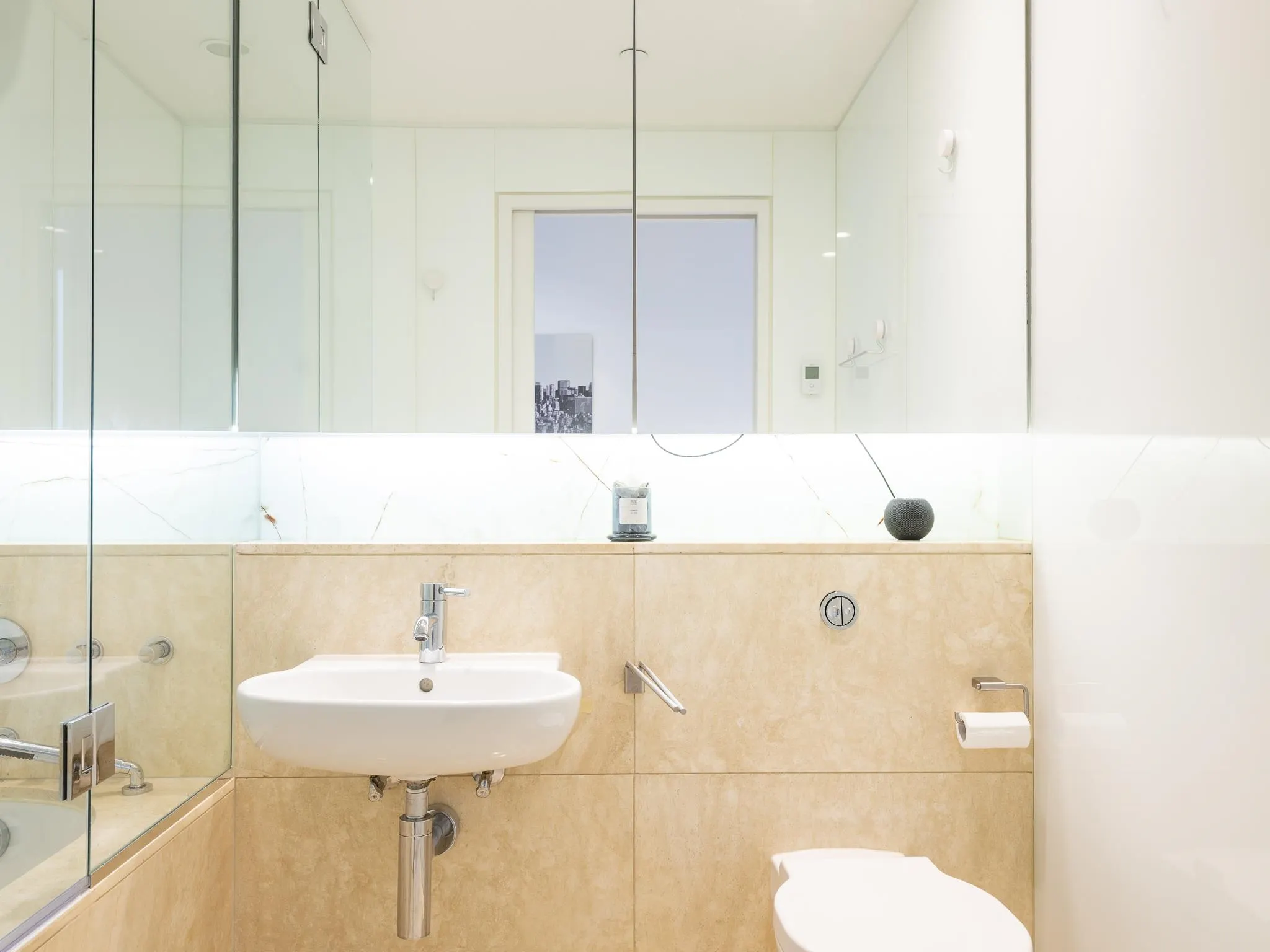 2106 838 W Hastings Street