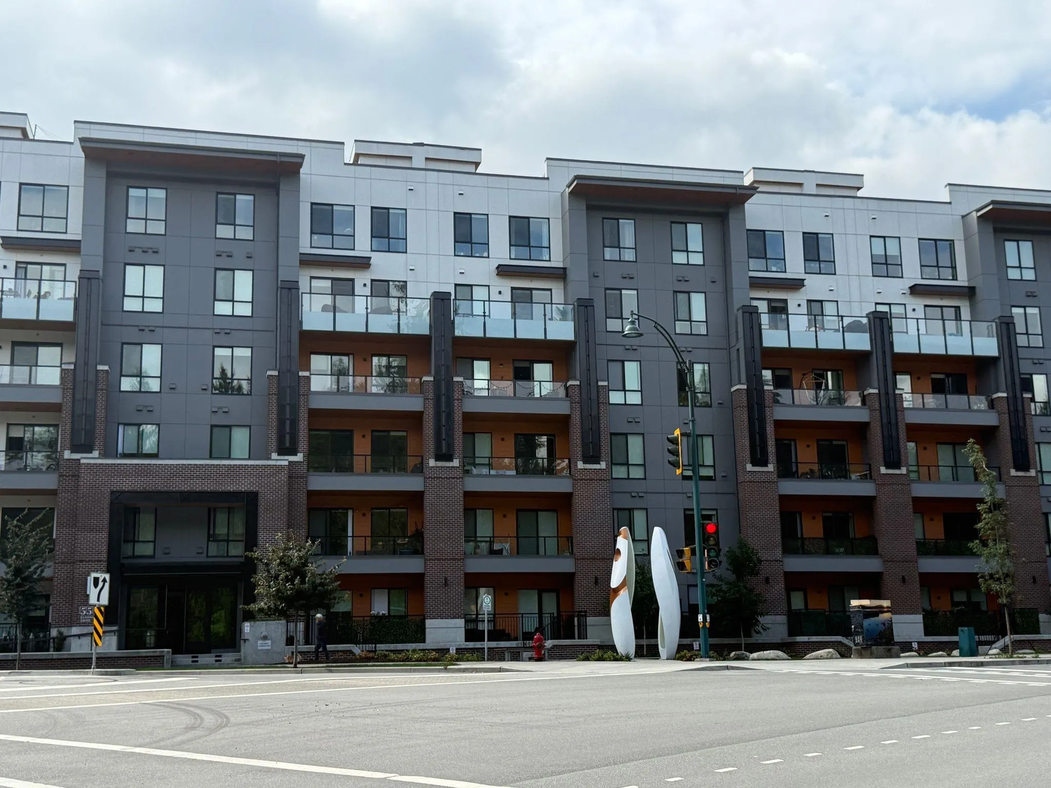 323 55 Klahanie Drive