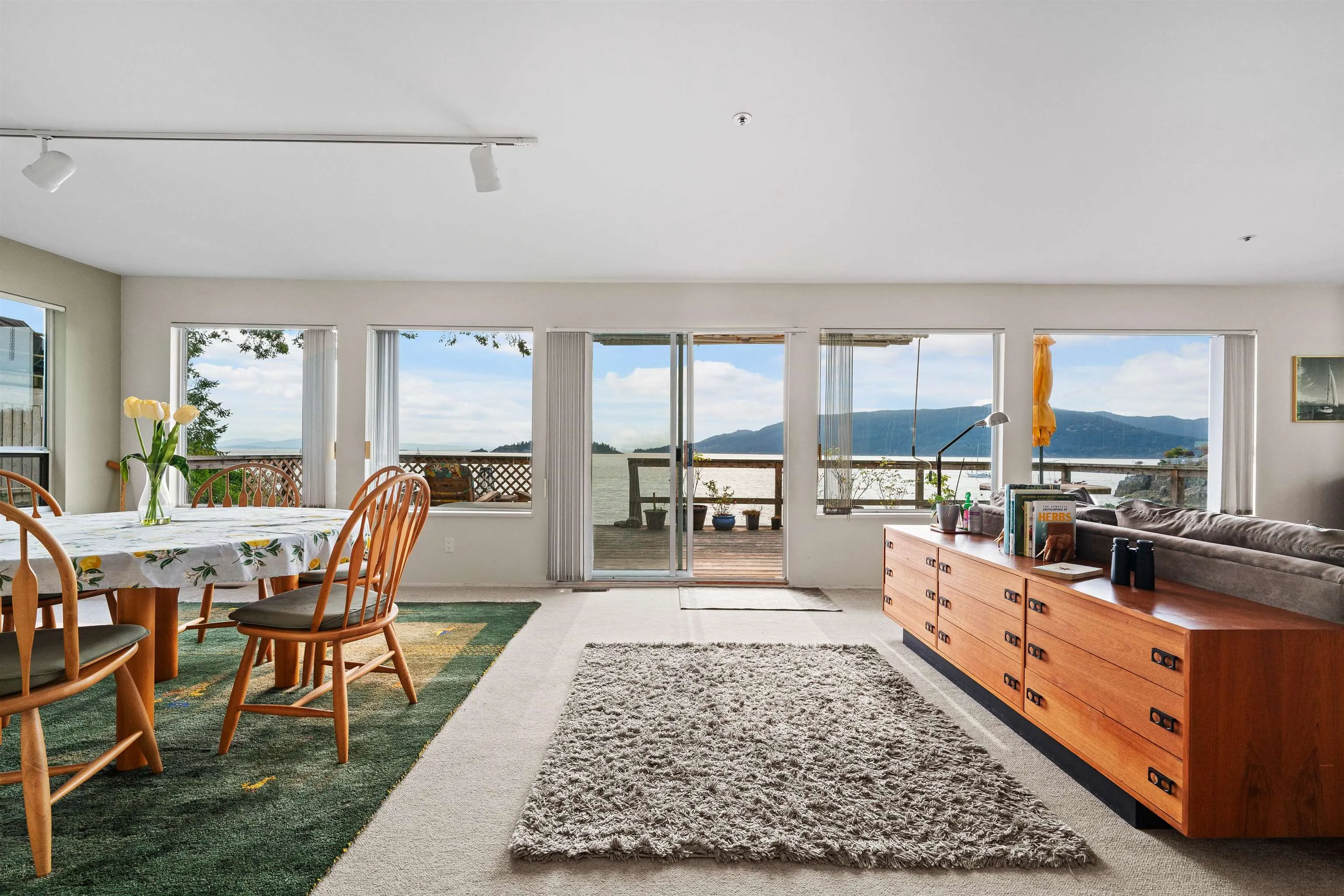 5834 Eagle Island