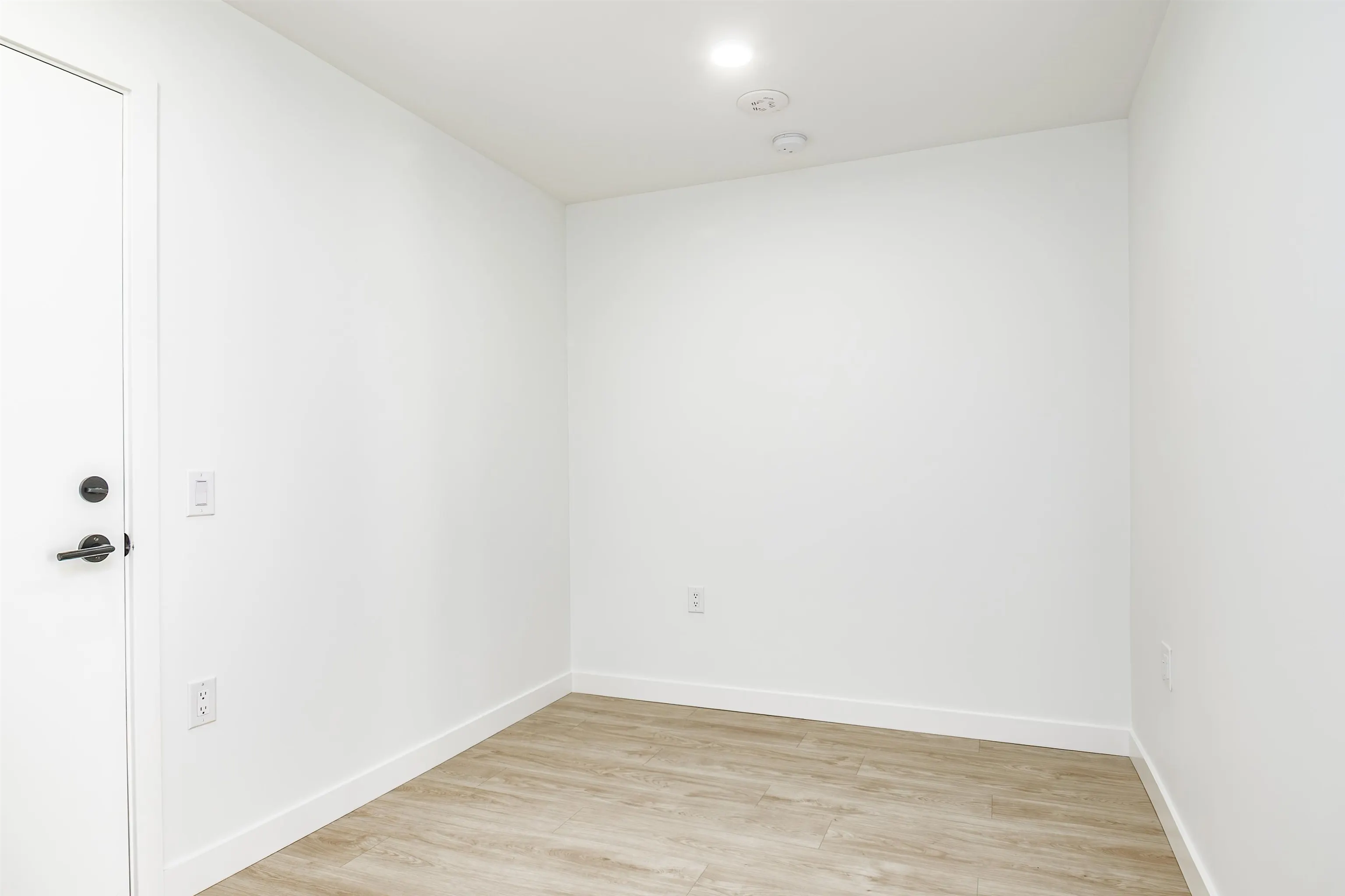 1304 4988 Bennett Street