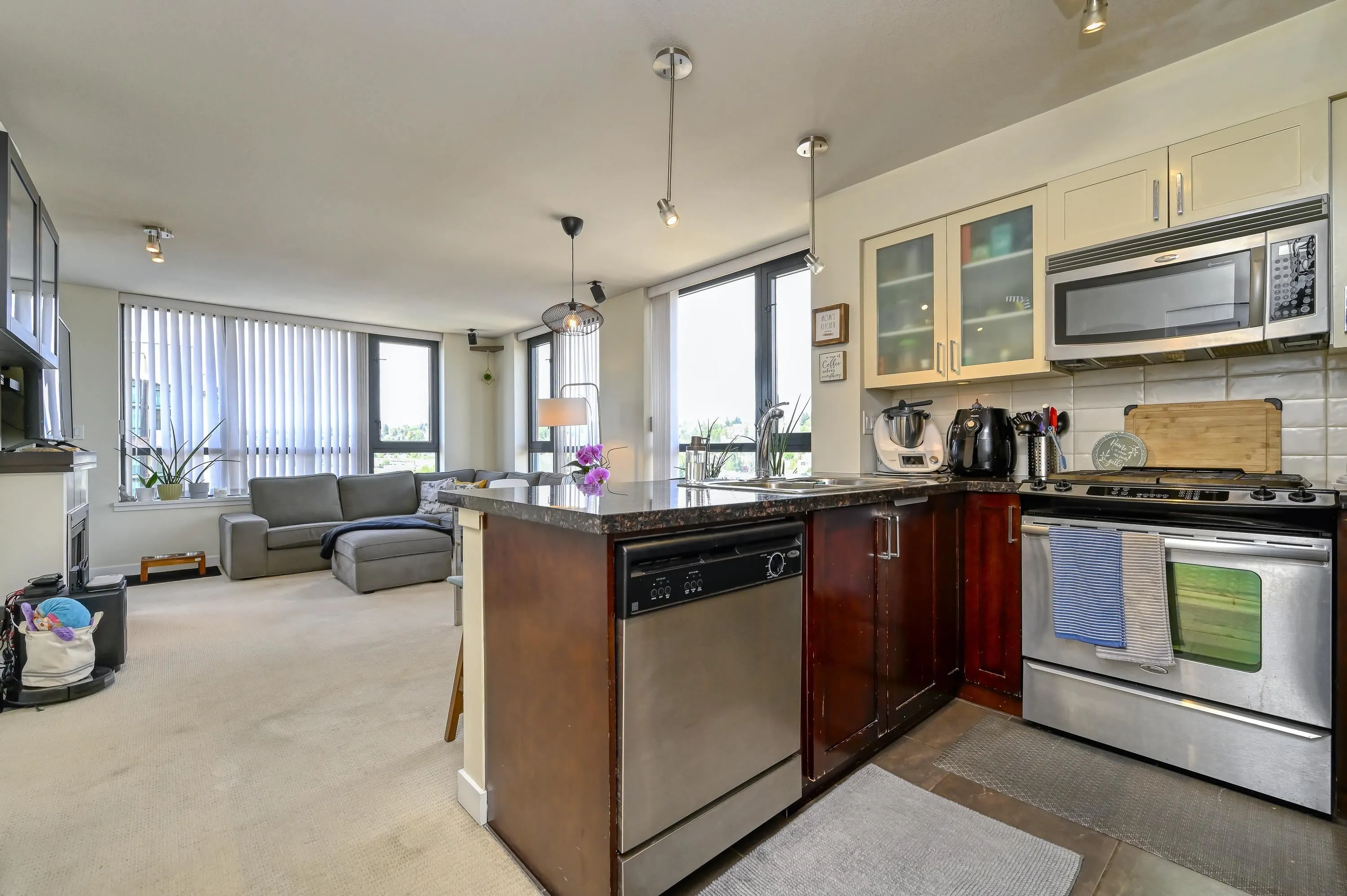 1307 1 Renaissance Square