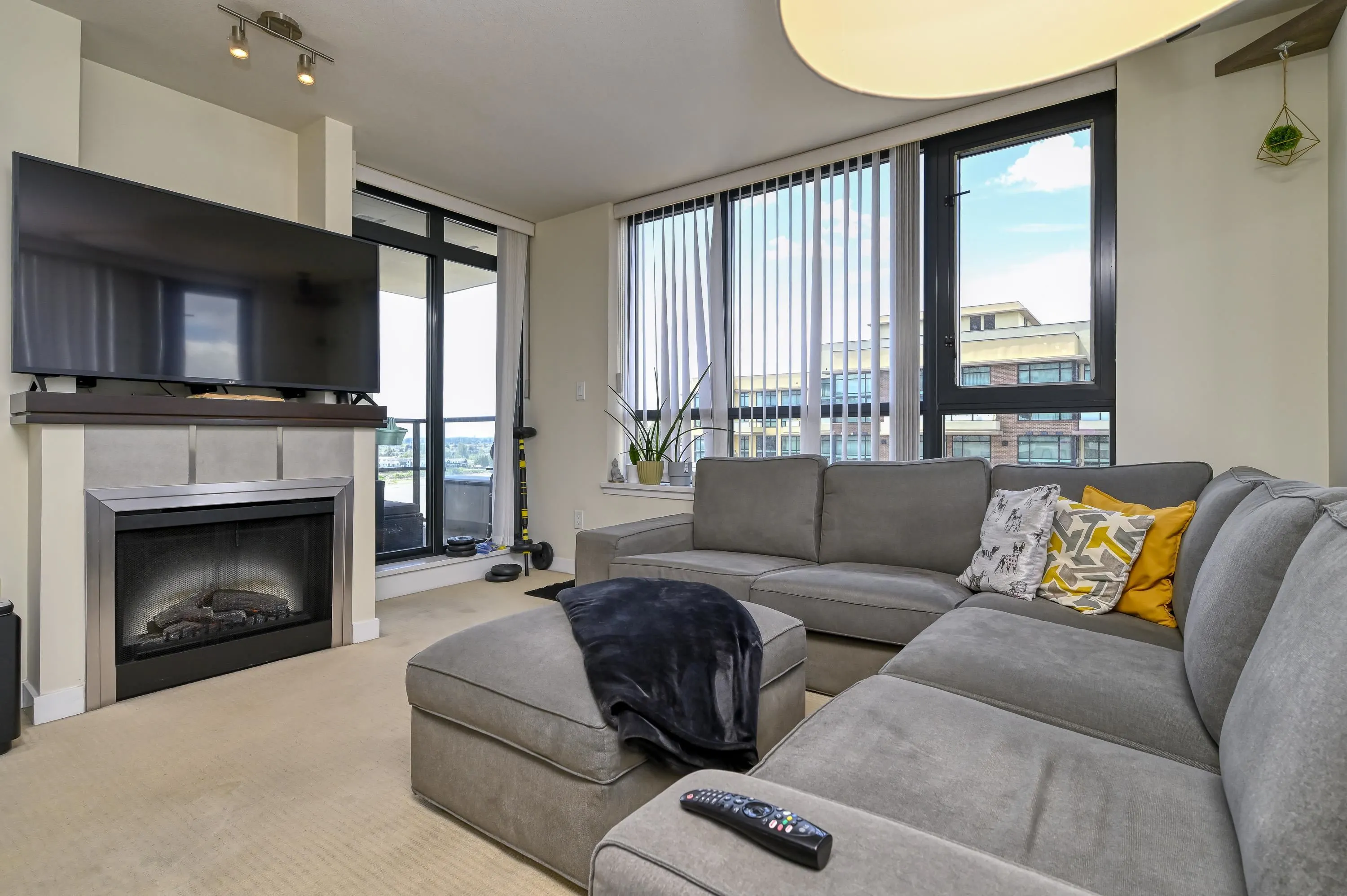 1307 1 Renaissance Square