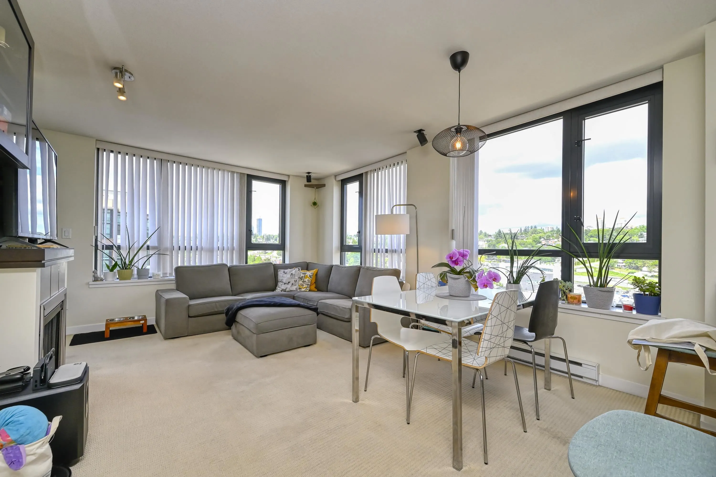 1307 1 Renaissance Square
