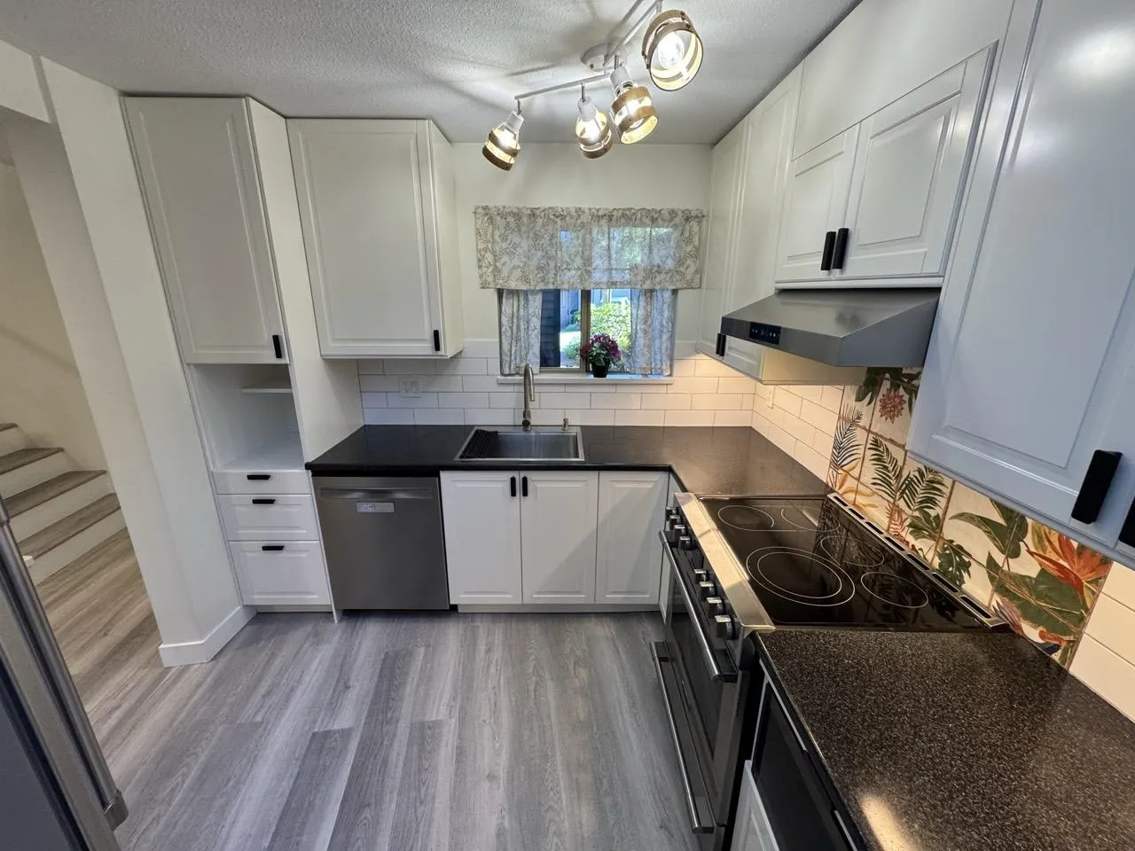 1207 Confederation Dr
