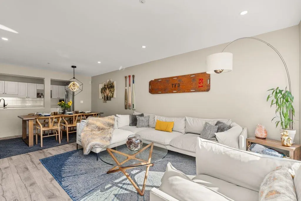 201 9688 148 Street