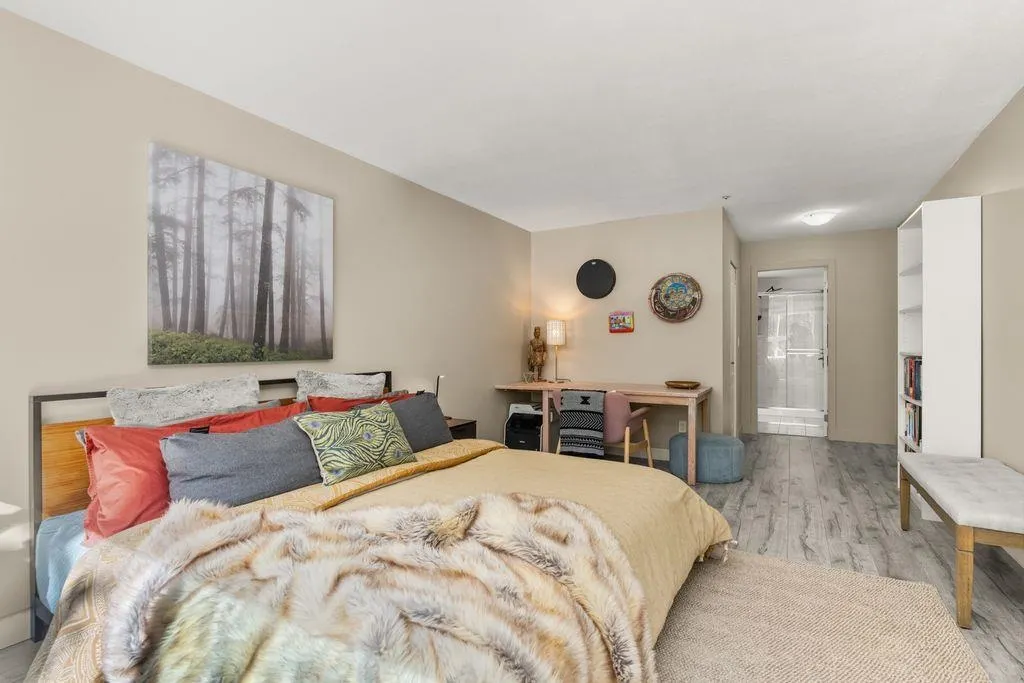 201 9688 148 Street