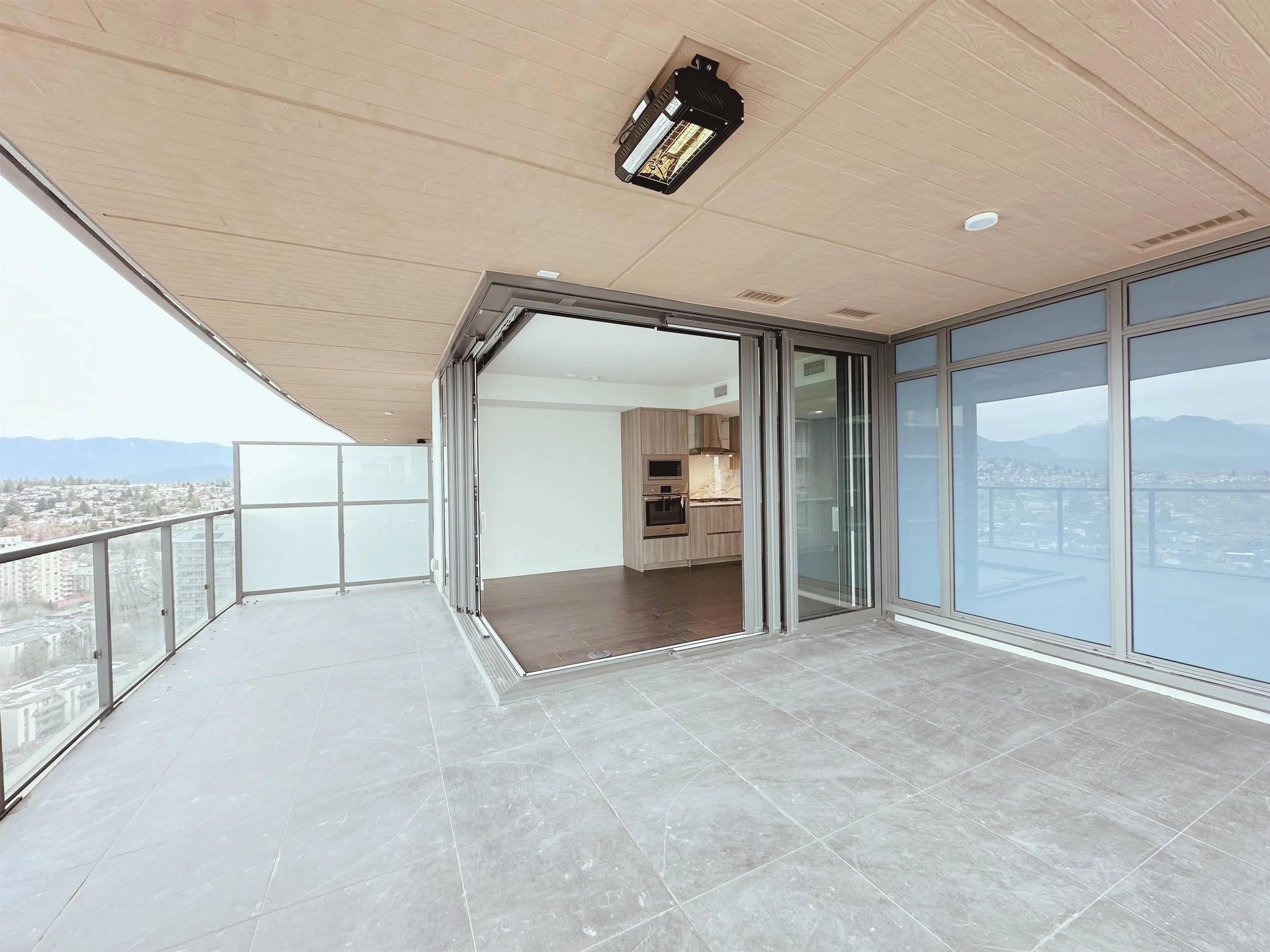 2804 4890 Lougheed Highway