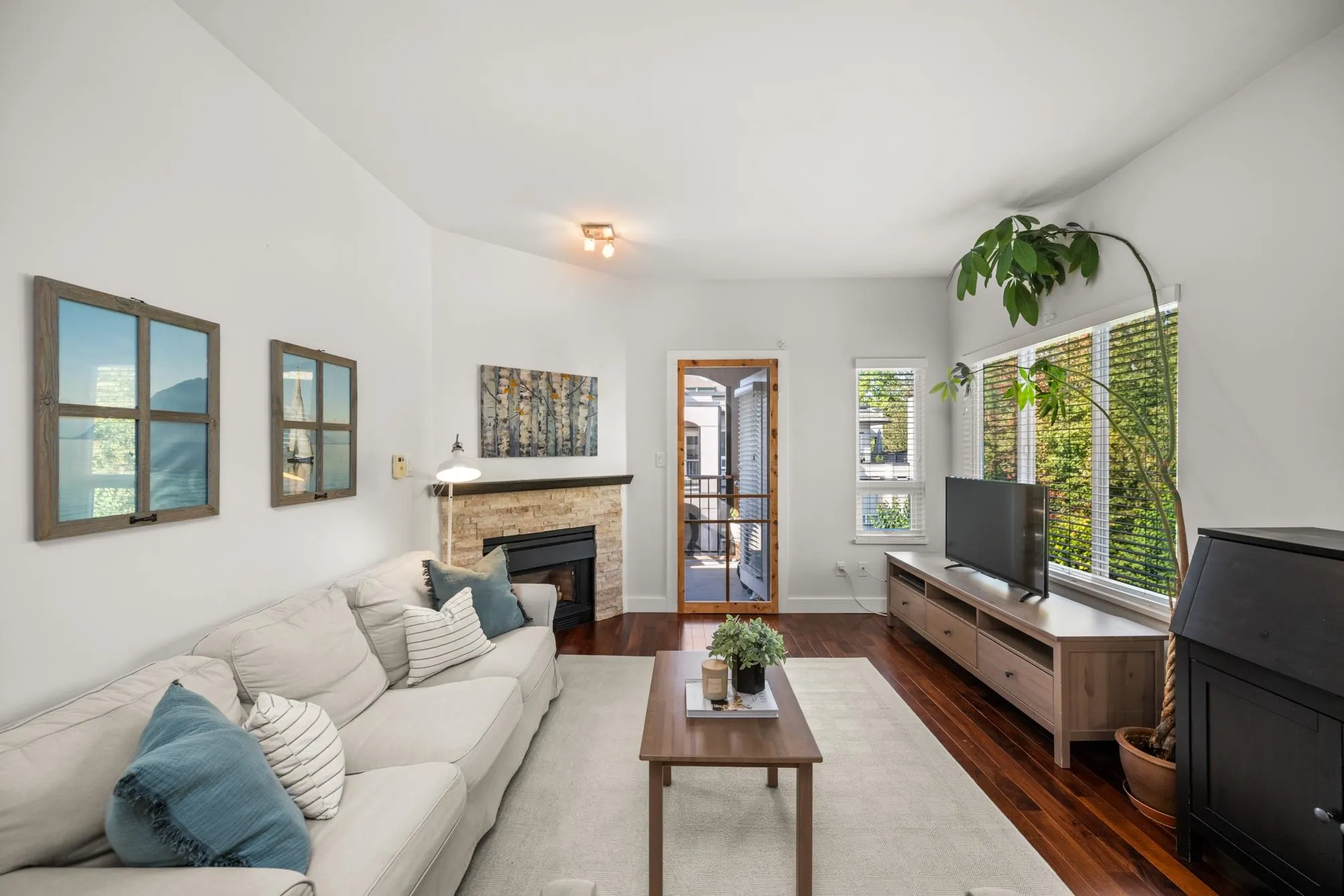 301 1533 Best Street