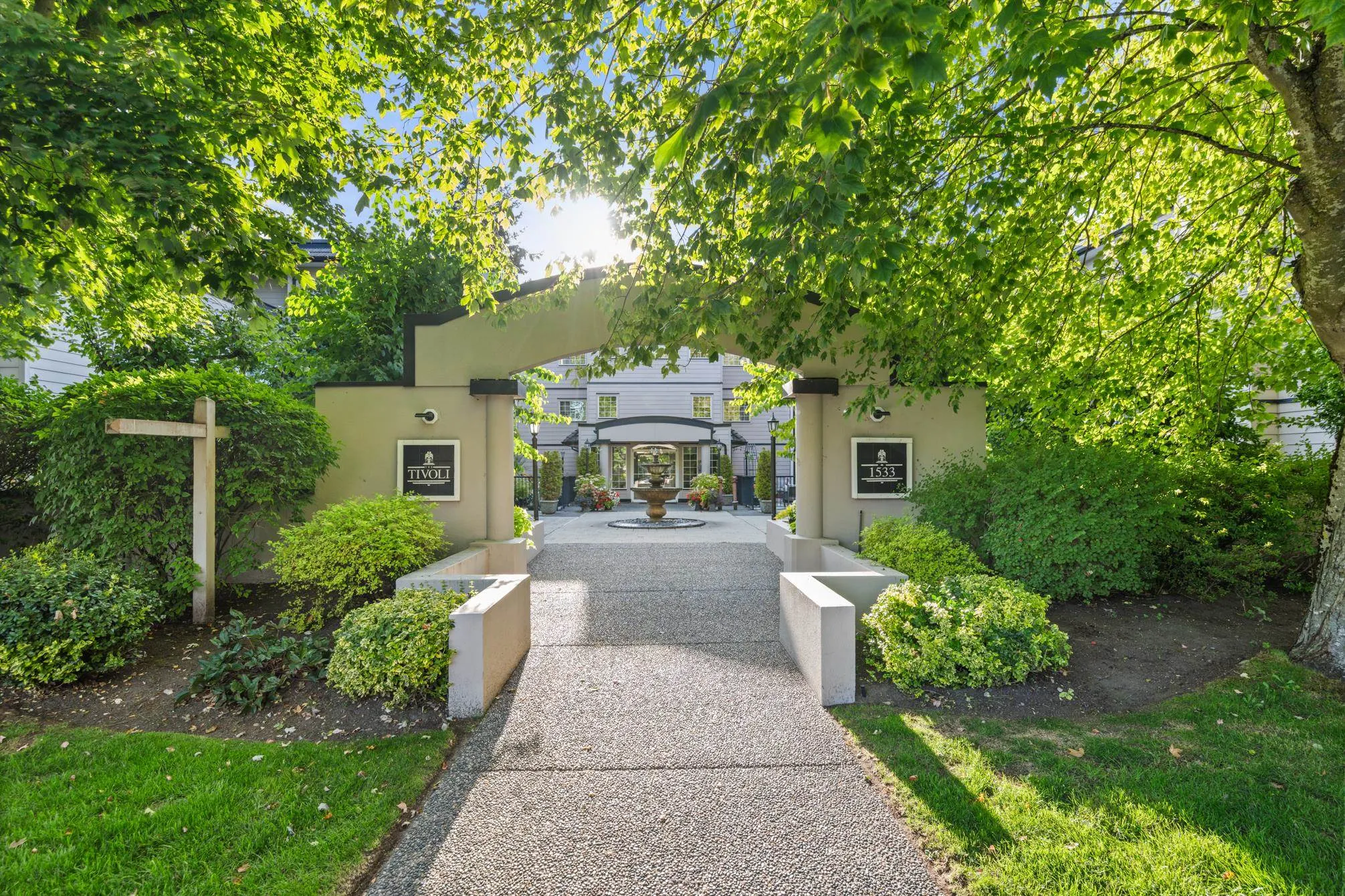 301 1533 Best Street