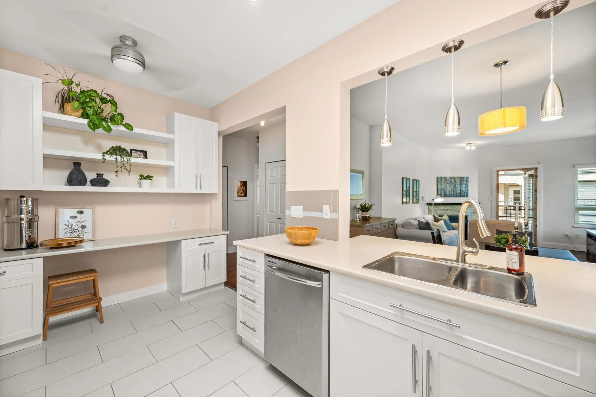 301 1533 Best Street
