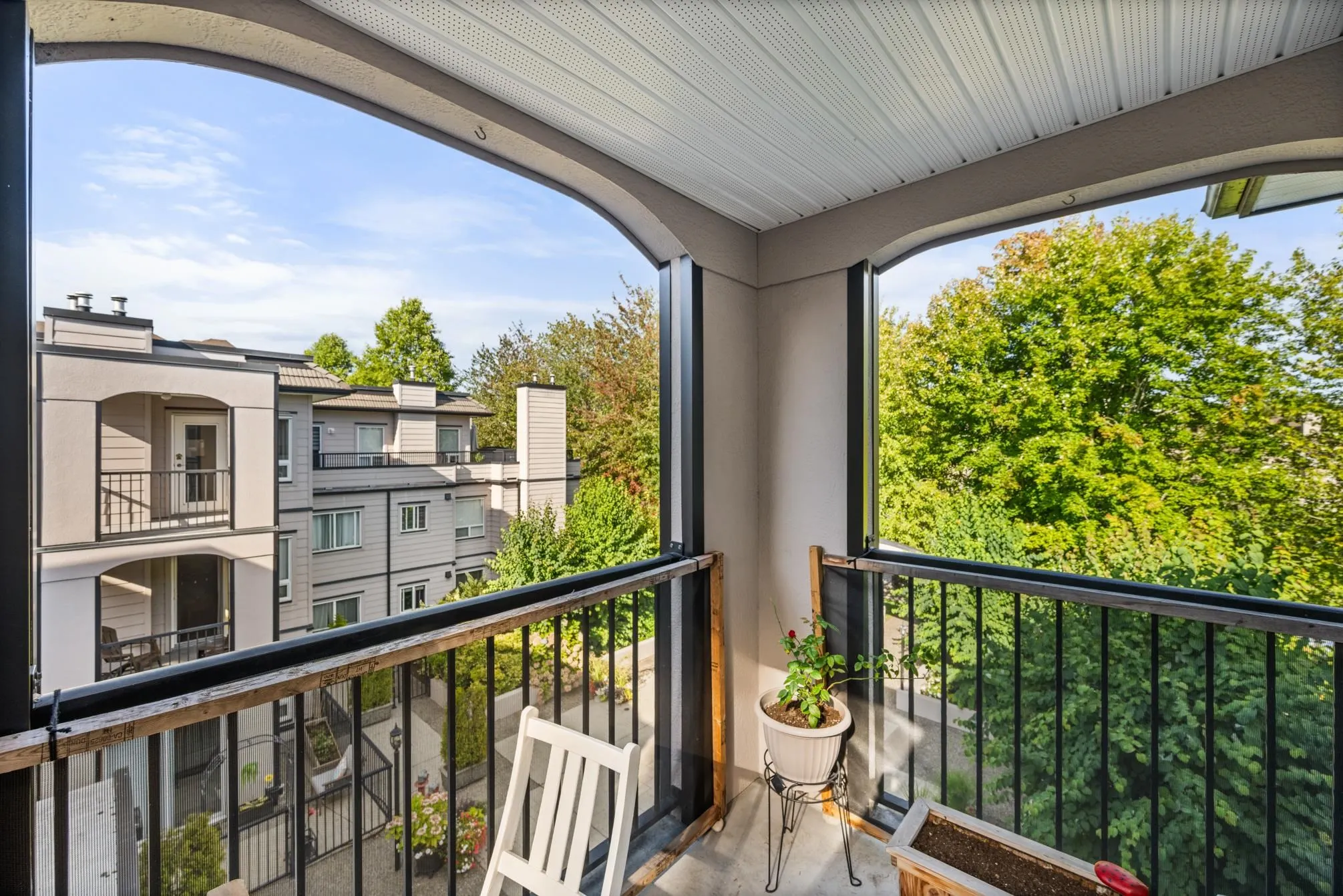 301 1533 Best Street