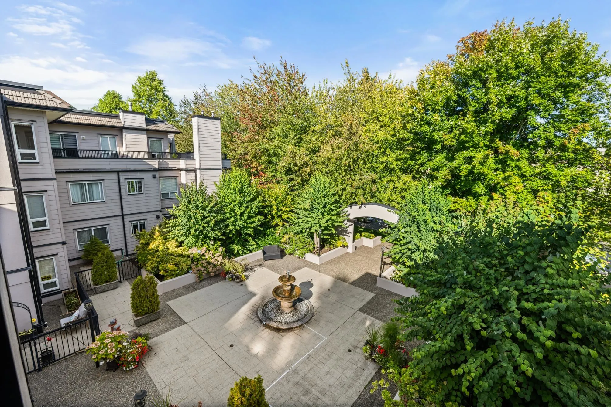 301 1533 Best Street